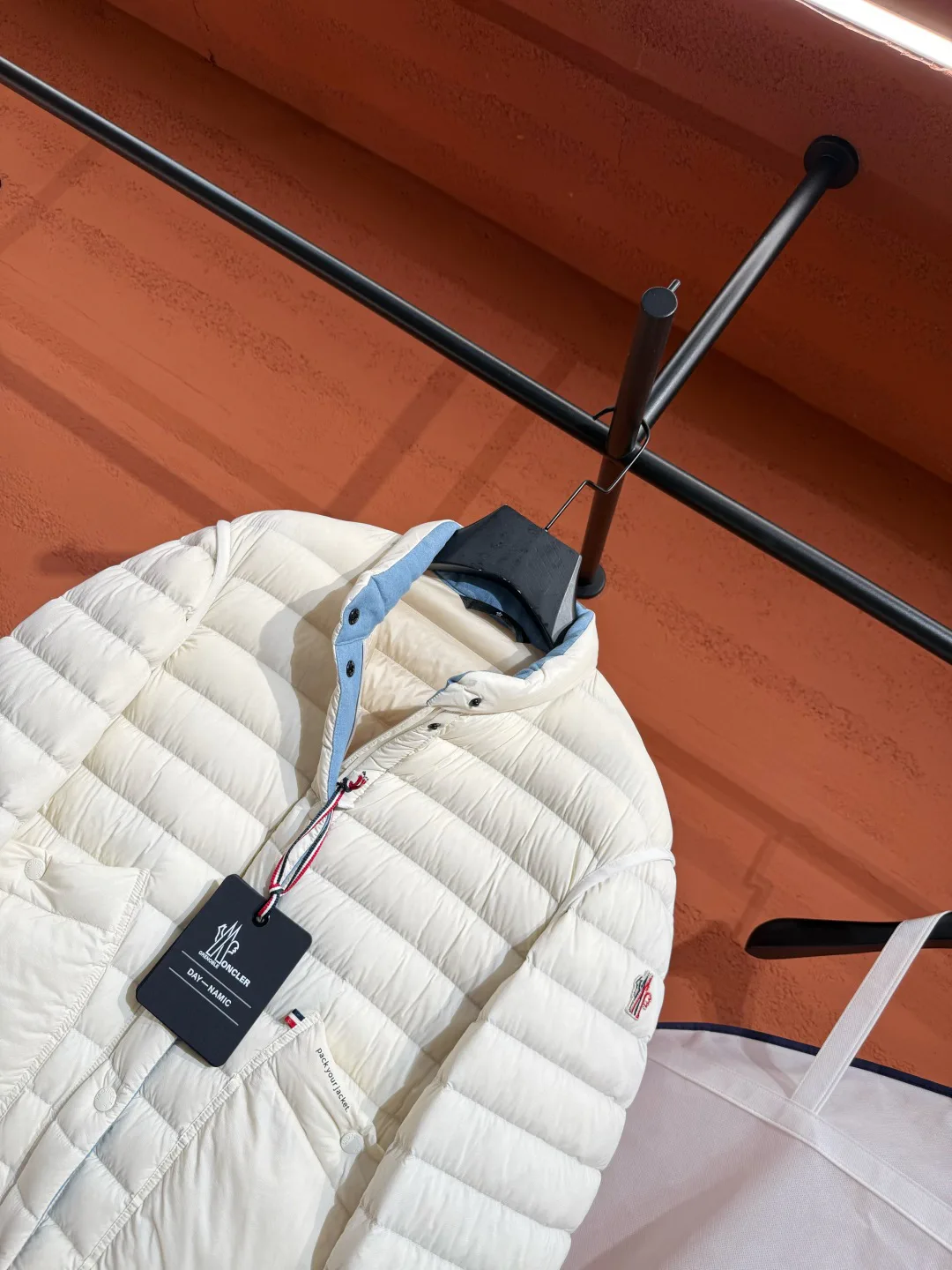 Women's Jackets And Down Jackets MONCLER 18048160