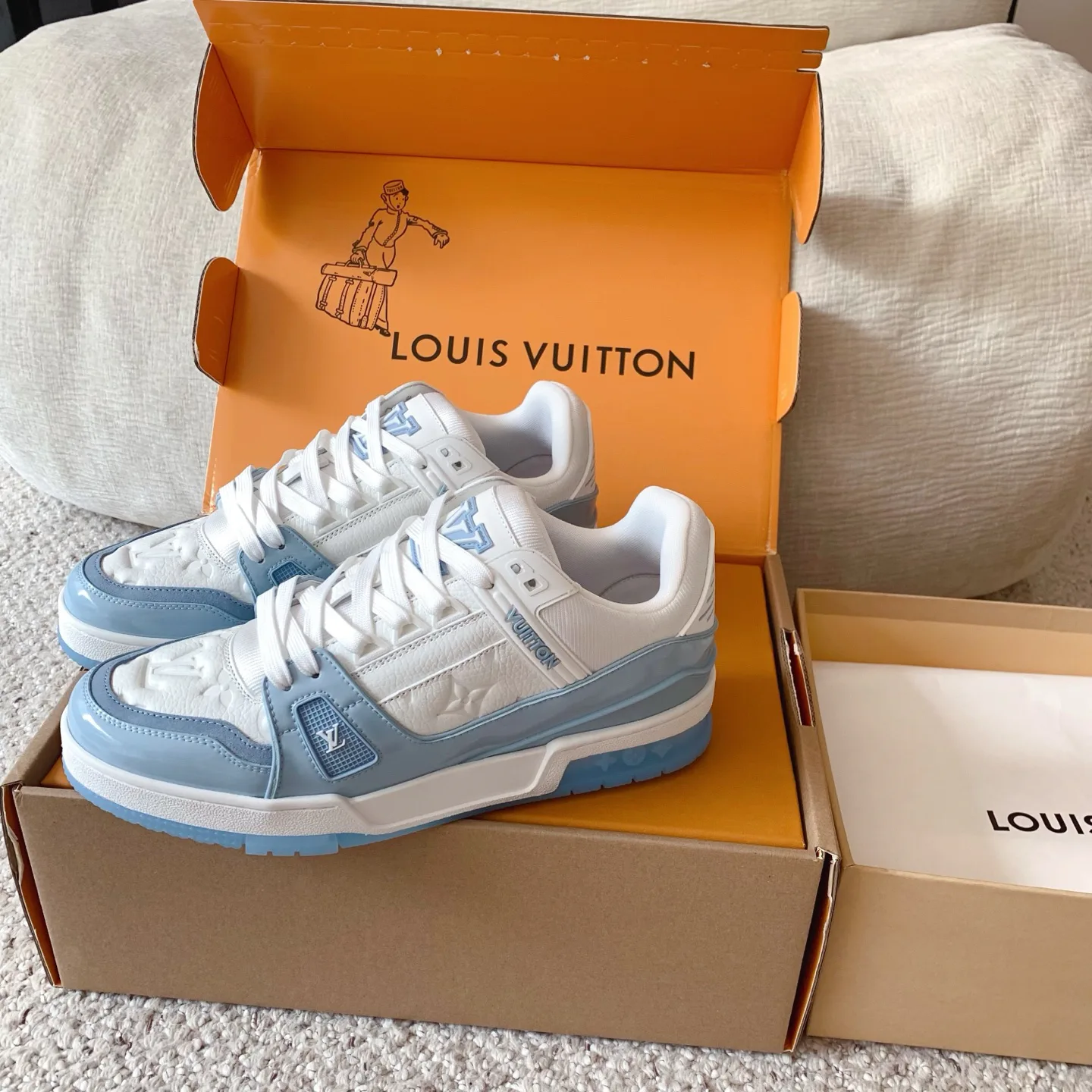 Women's Sneakers LOUIS VUITTON 18375817