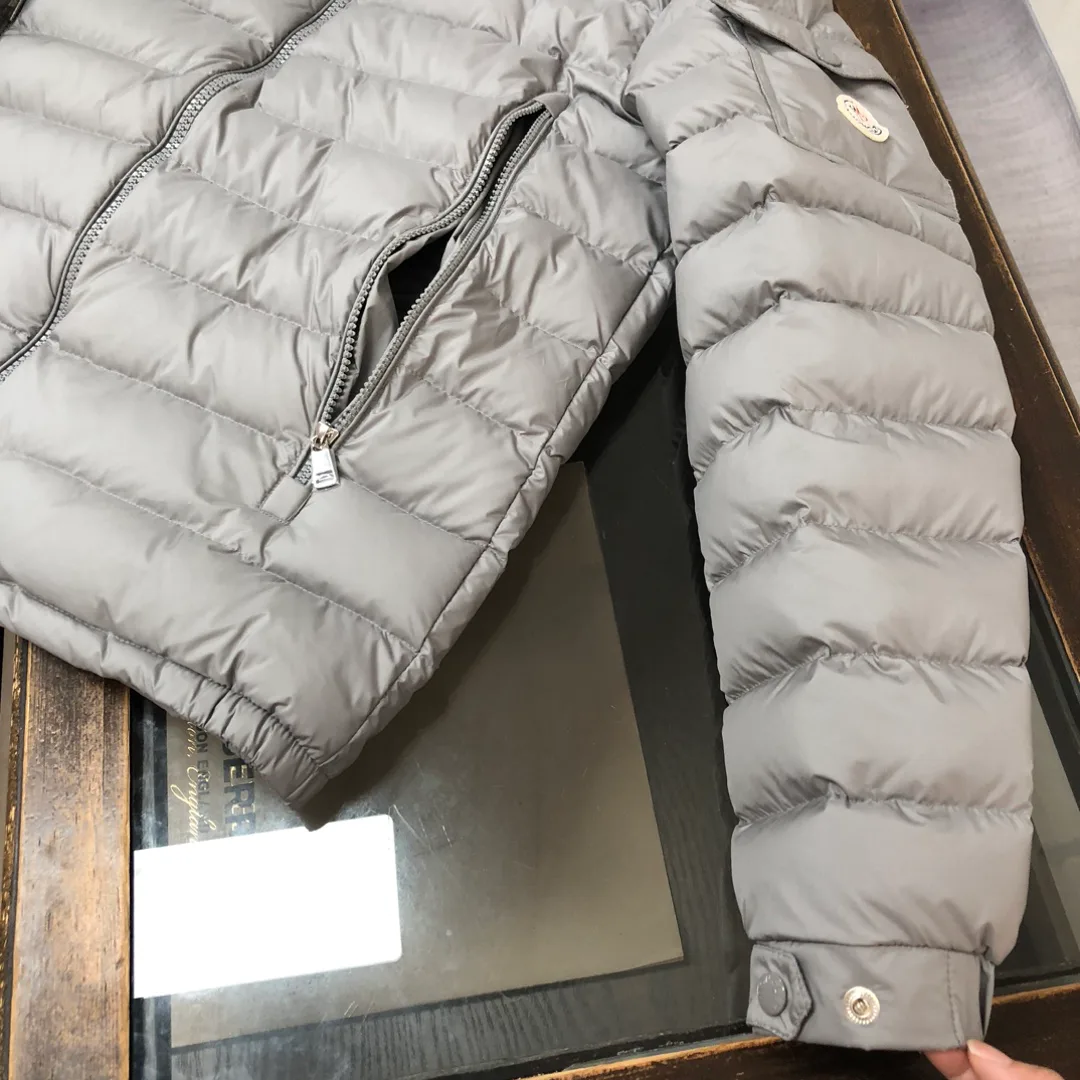 Women's Jackets And Down Jackets MONCLER 18408601