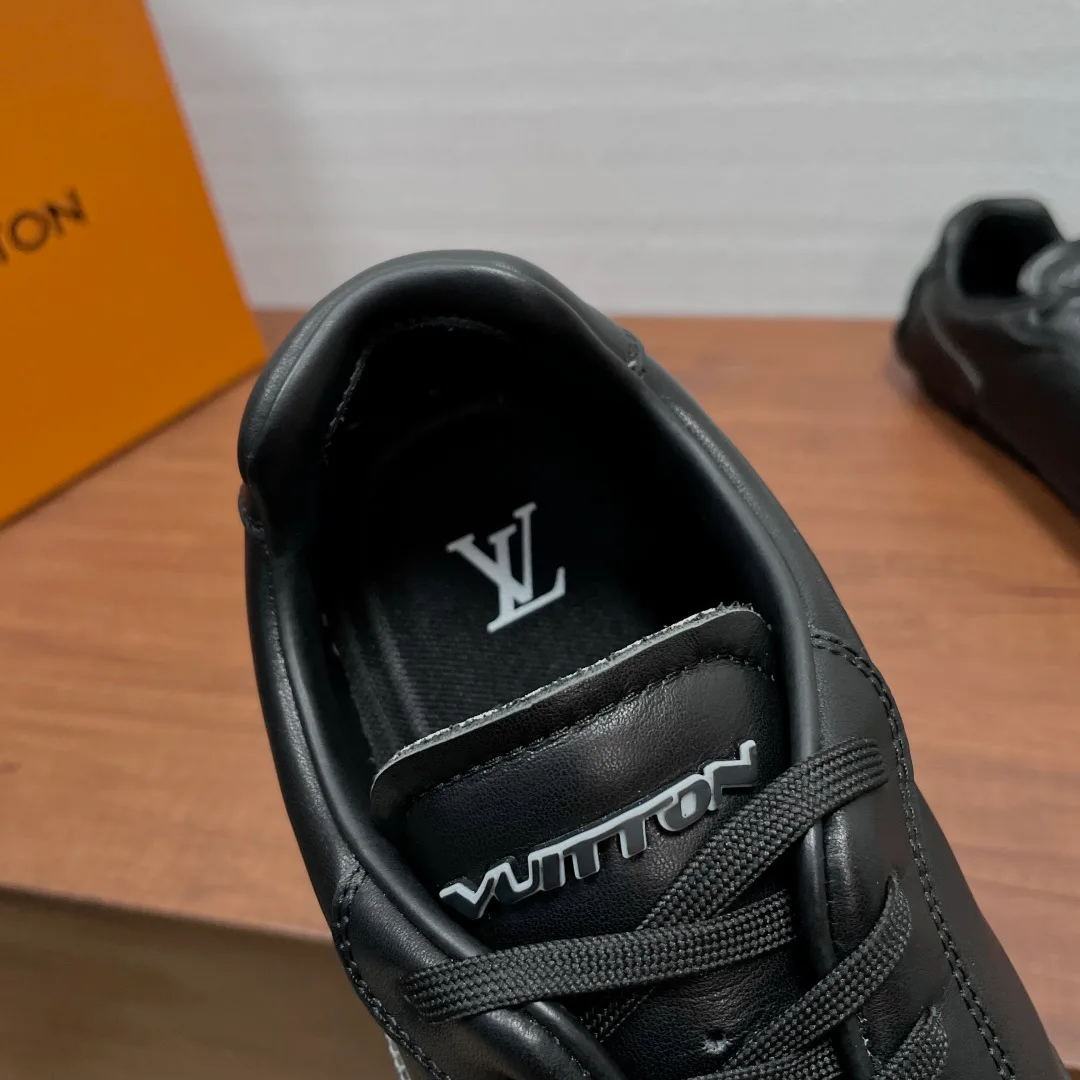Men's Sneakers LOUIS VUITTON 17542530