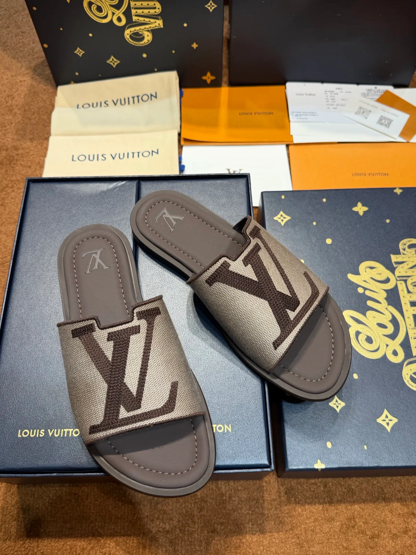 Men's Flip-Flops LOUIS VUITTON 17342956