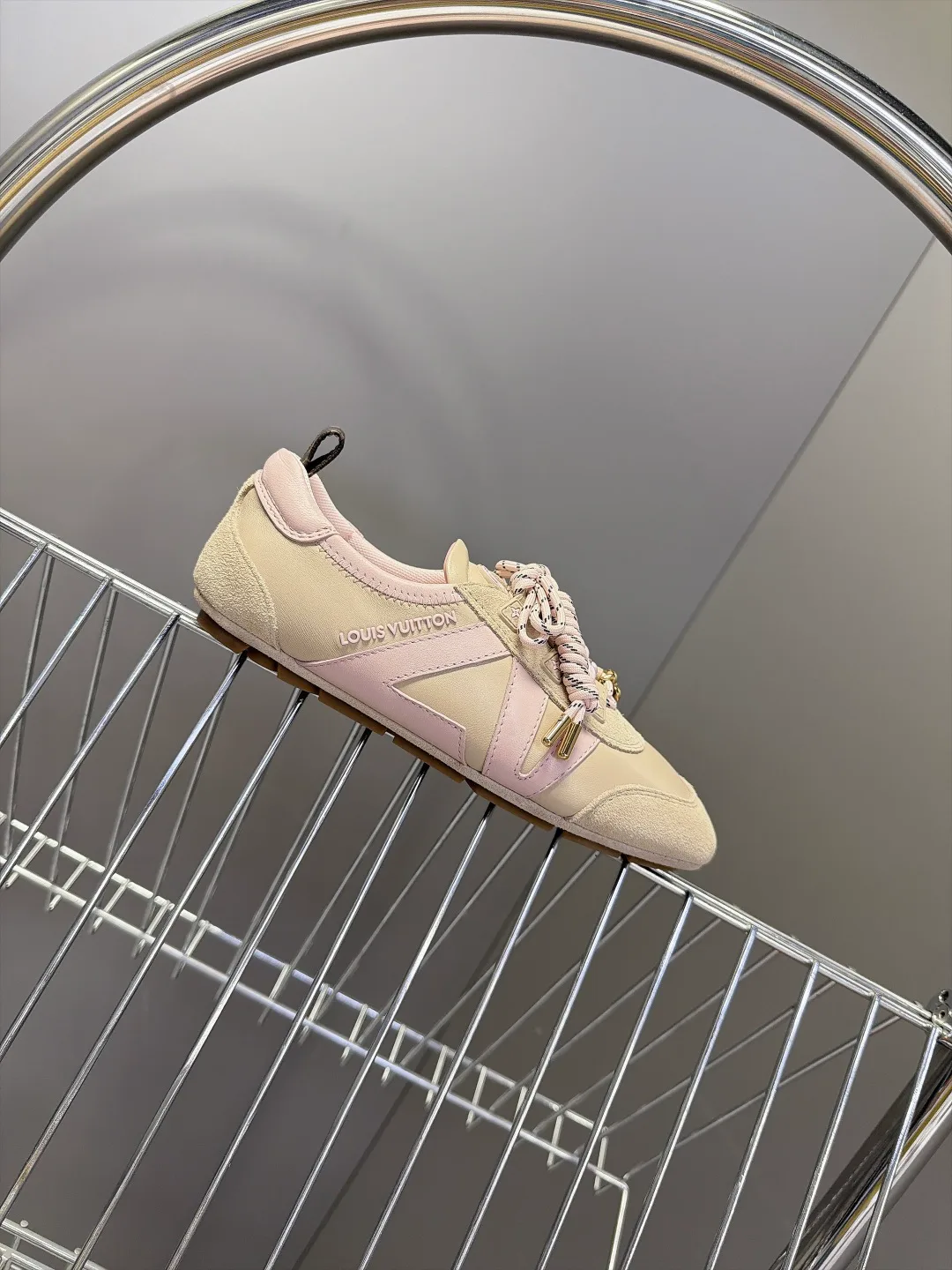 Women's Sneakers LOUIS VUITTON 18005459