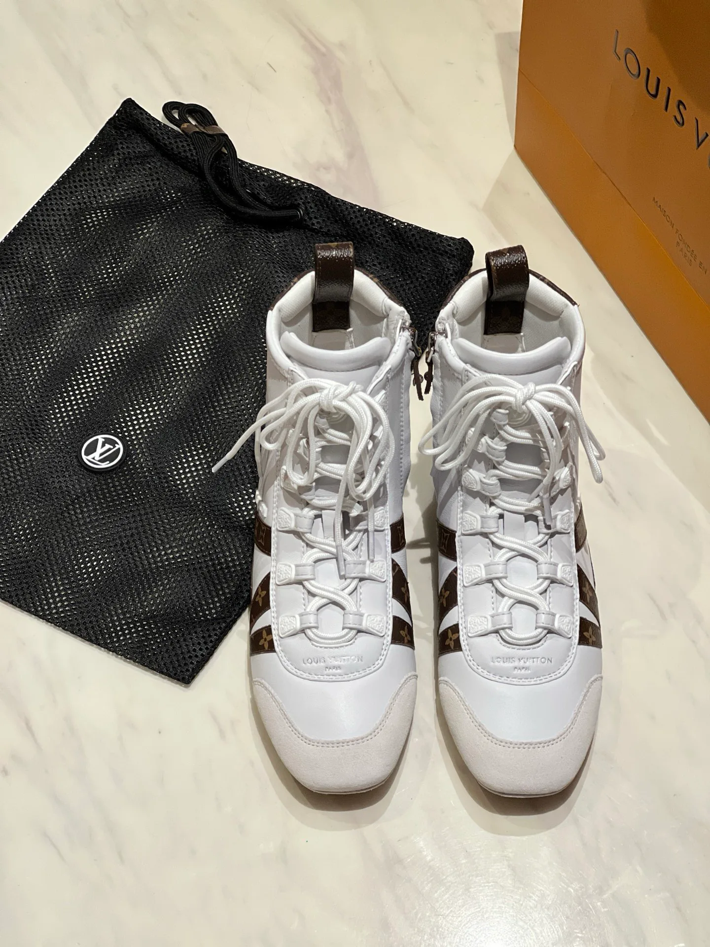Women's Sneakers LOUIS VUITTON 18194173