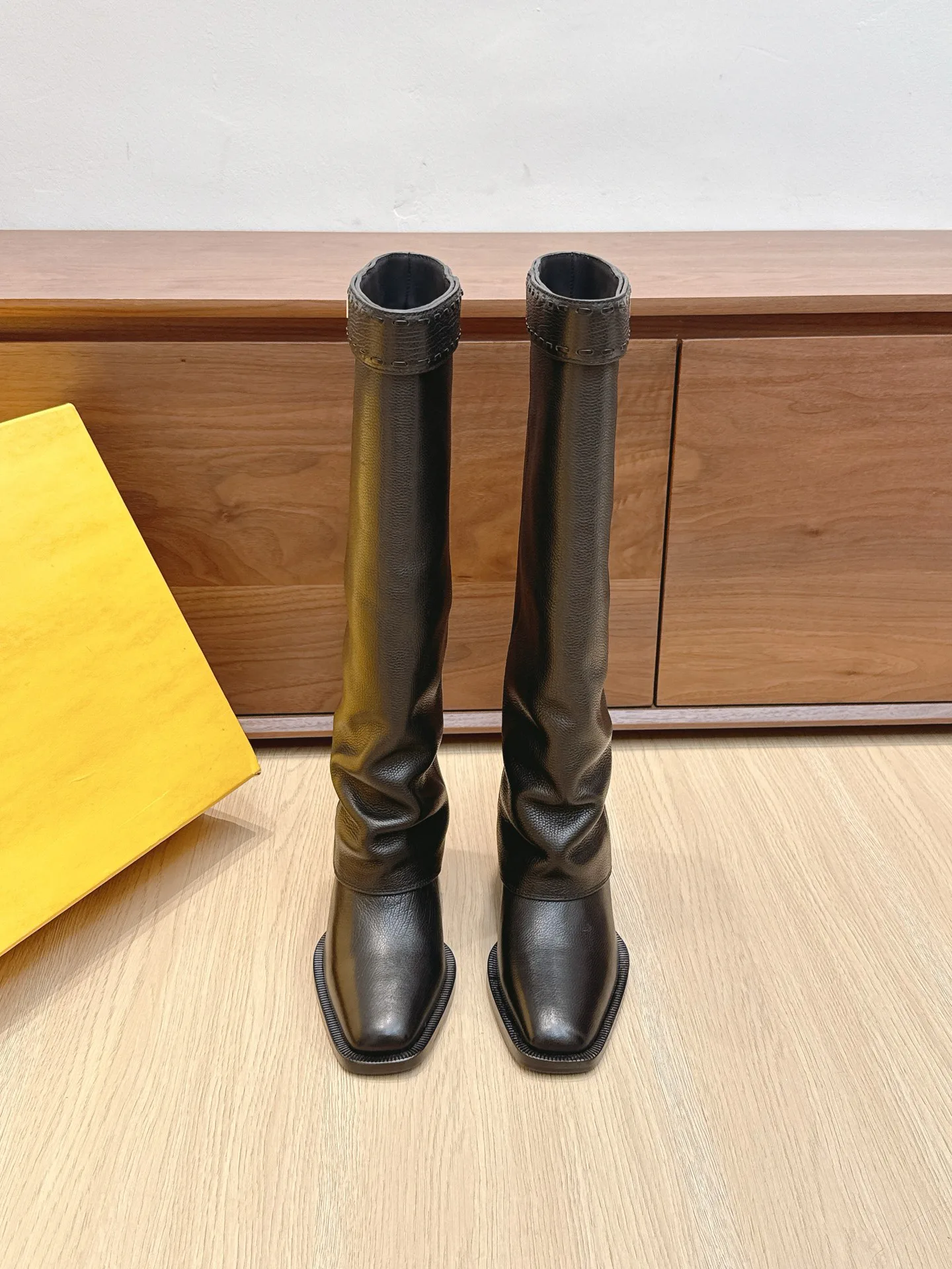Women's Boots FENDI 18092434