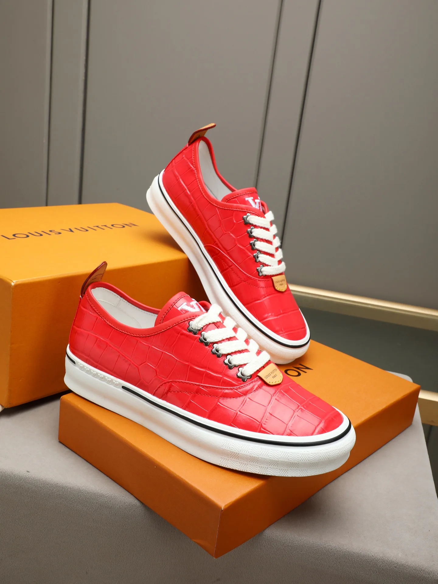 Men's Sneakers LOUIS VUITTON 17947263