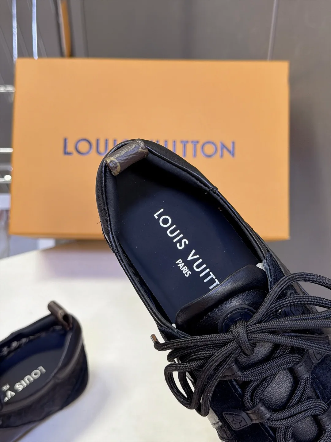 Women's Sneakers LOUIS VUITTON 18005461