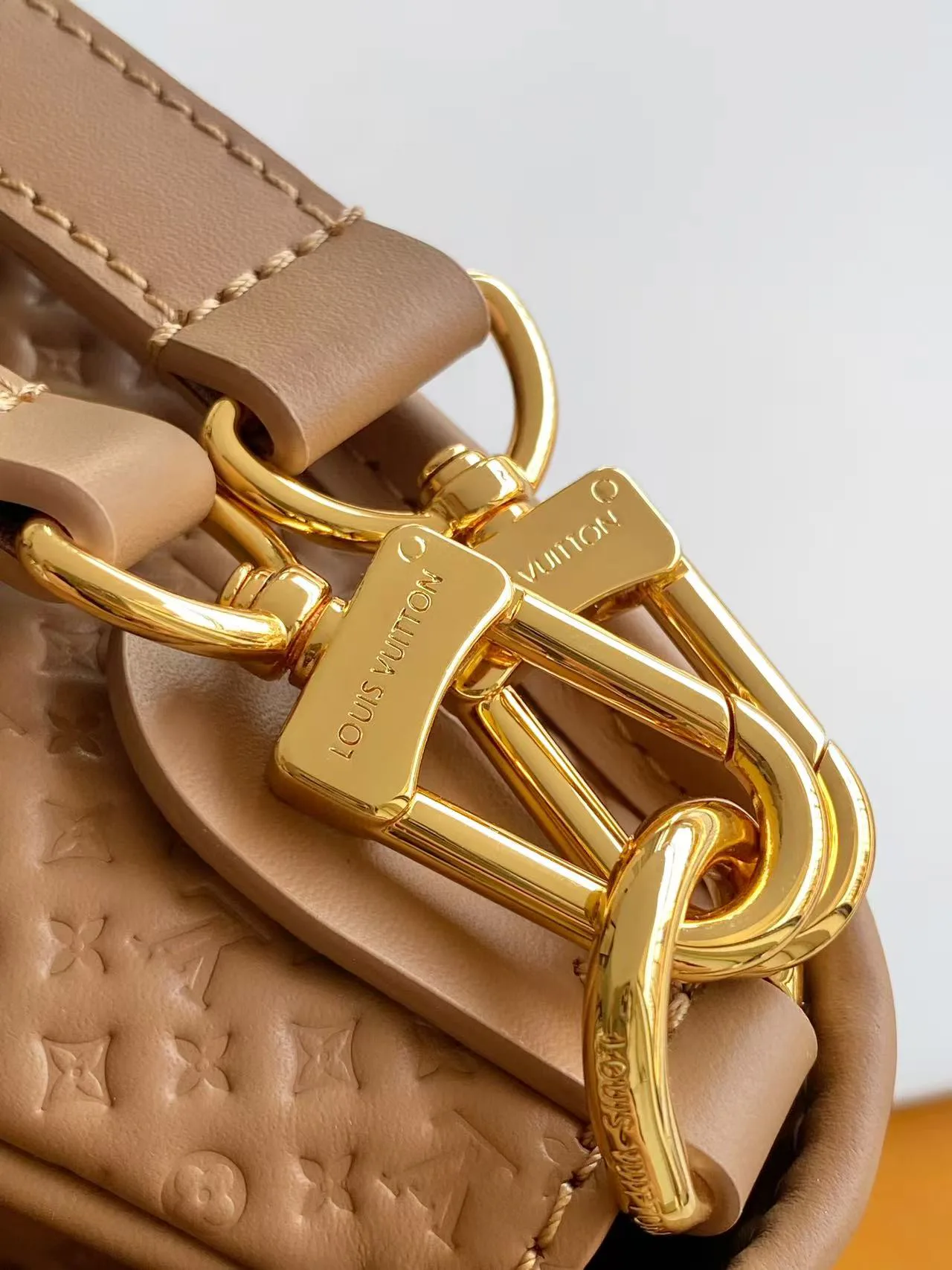 Women's Classic Handbags LOUIS VUITTON 17904126