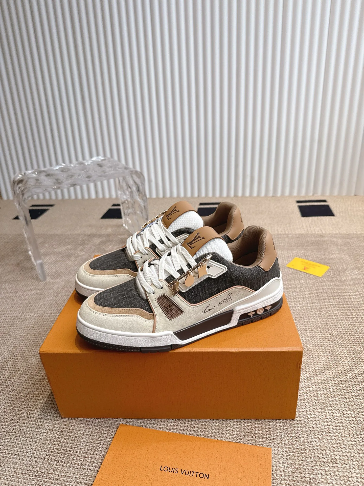 Women's Sneakers LOUIS VUITTON 18324760