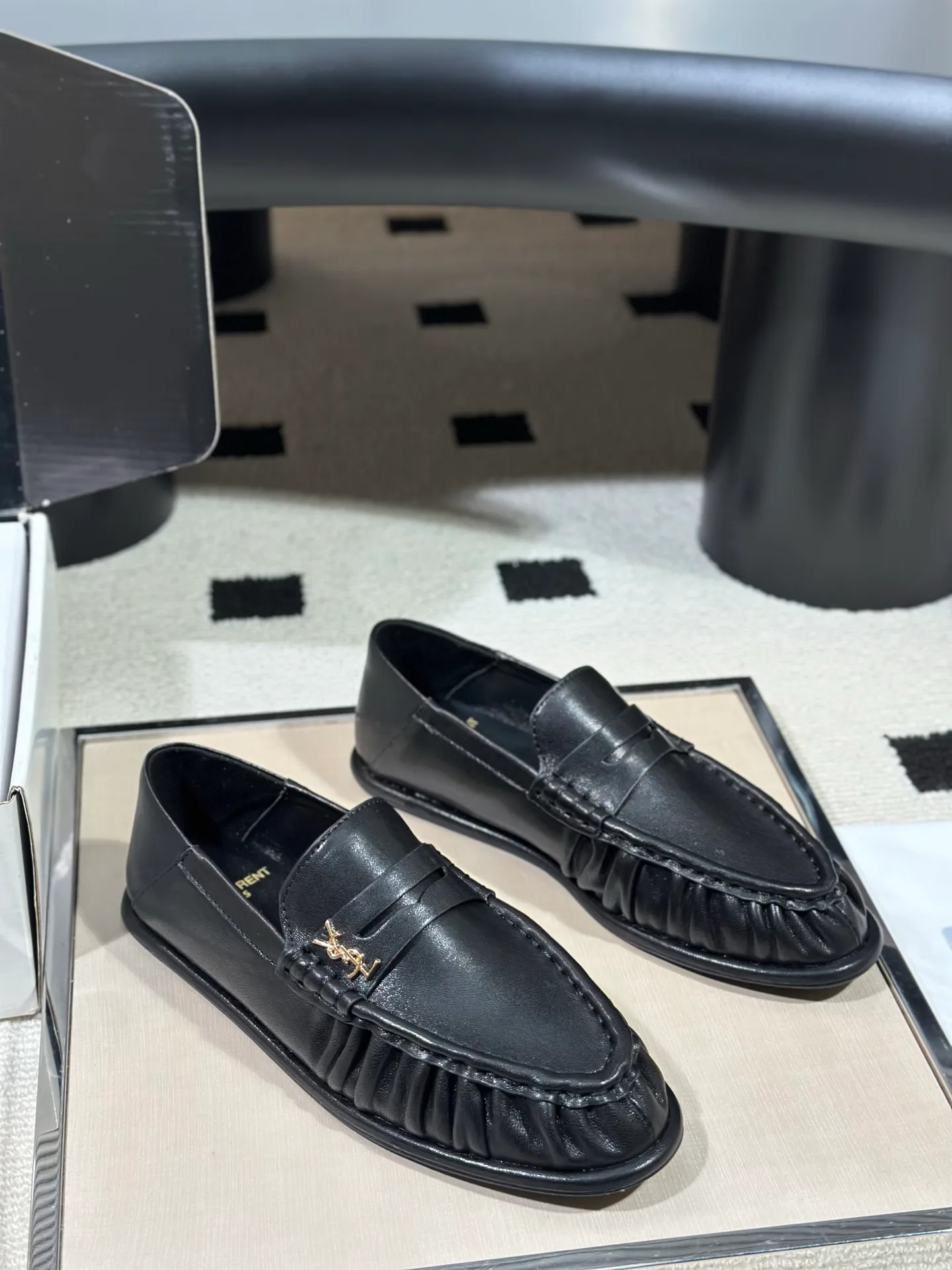 Women's Loafers And Moccasins SAINT LAURENT 18041758