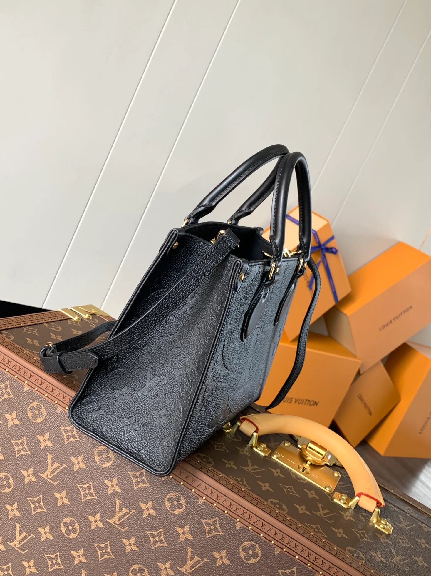 Women's Classic Handbags LOUIS VUITTON 18148122