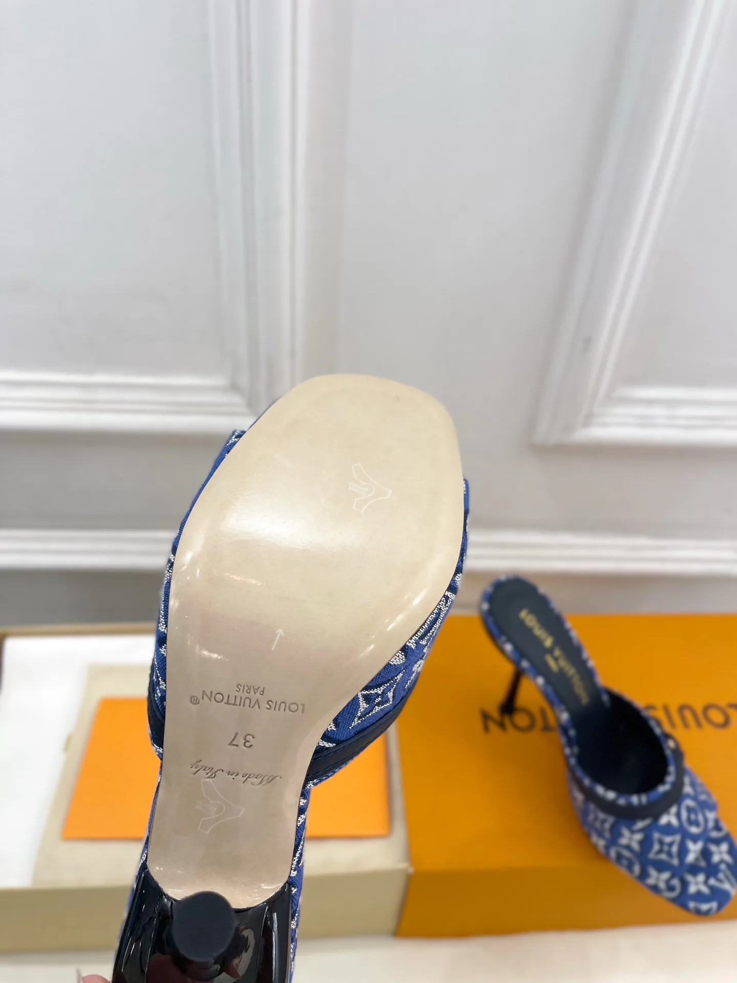 Women's Mules And Clogs LOUIS VUITTON 17506942