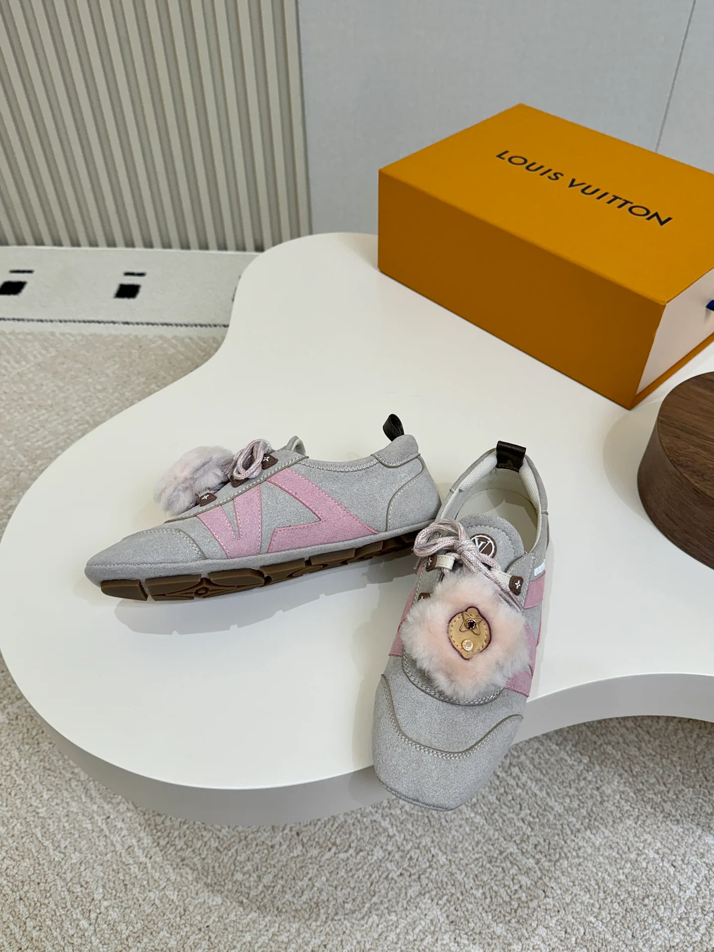 Women's Sneakers LOUIS VUITTON 17827658