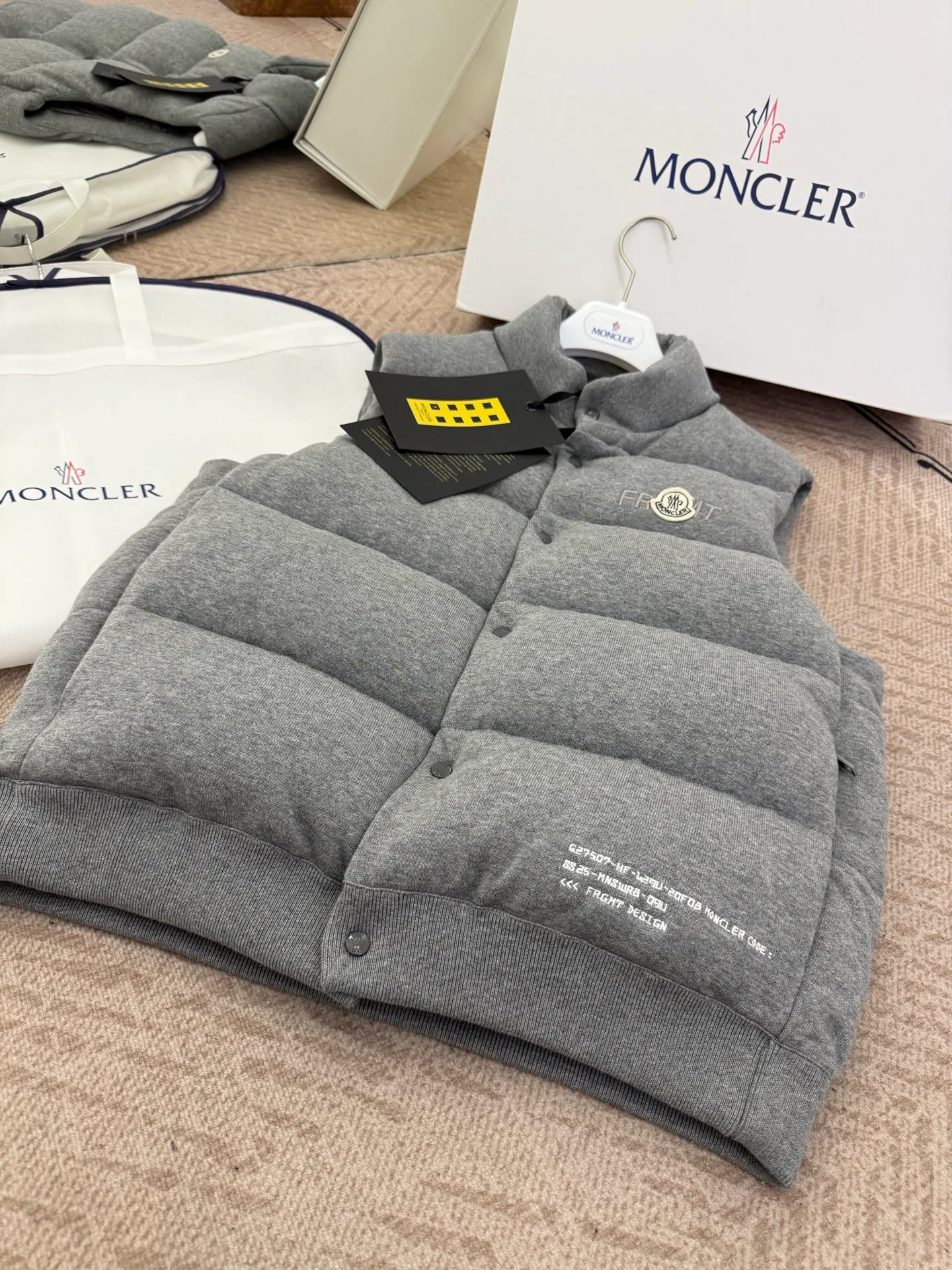 Men's Vests MONCLER 18029852