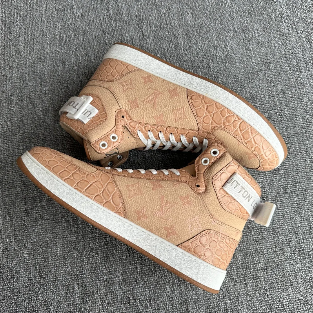 Men's Sneakers LOUIS VUITTON 18445300