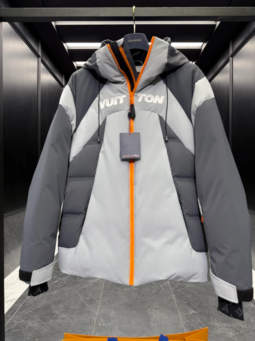 Men's Jackets And Down Jackets LOUIS VUITTON 18434616