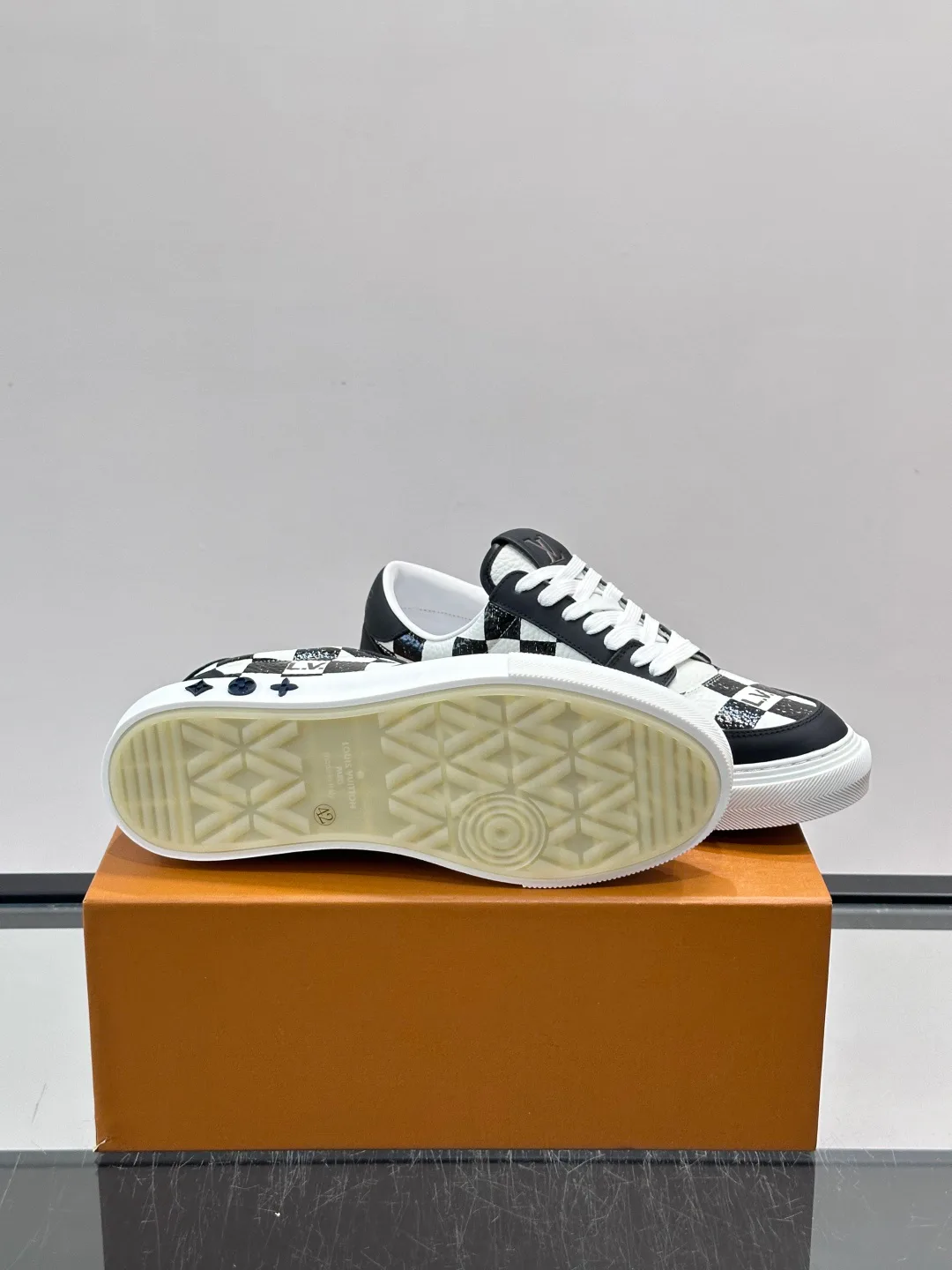 Men's Sneakers LOUIS VUITTON 17811176