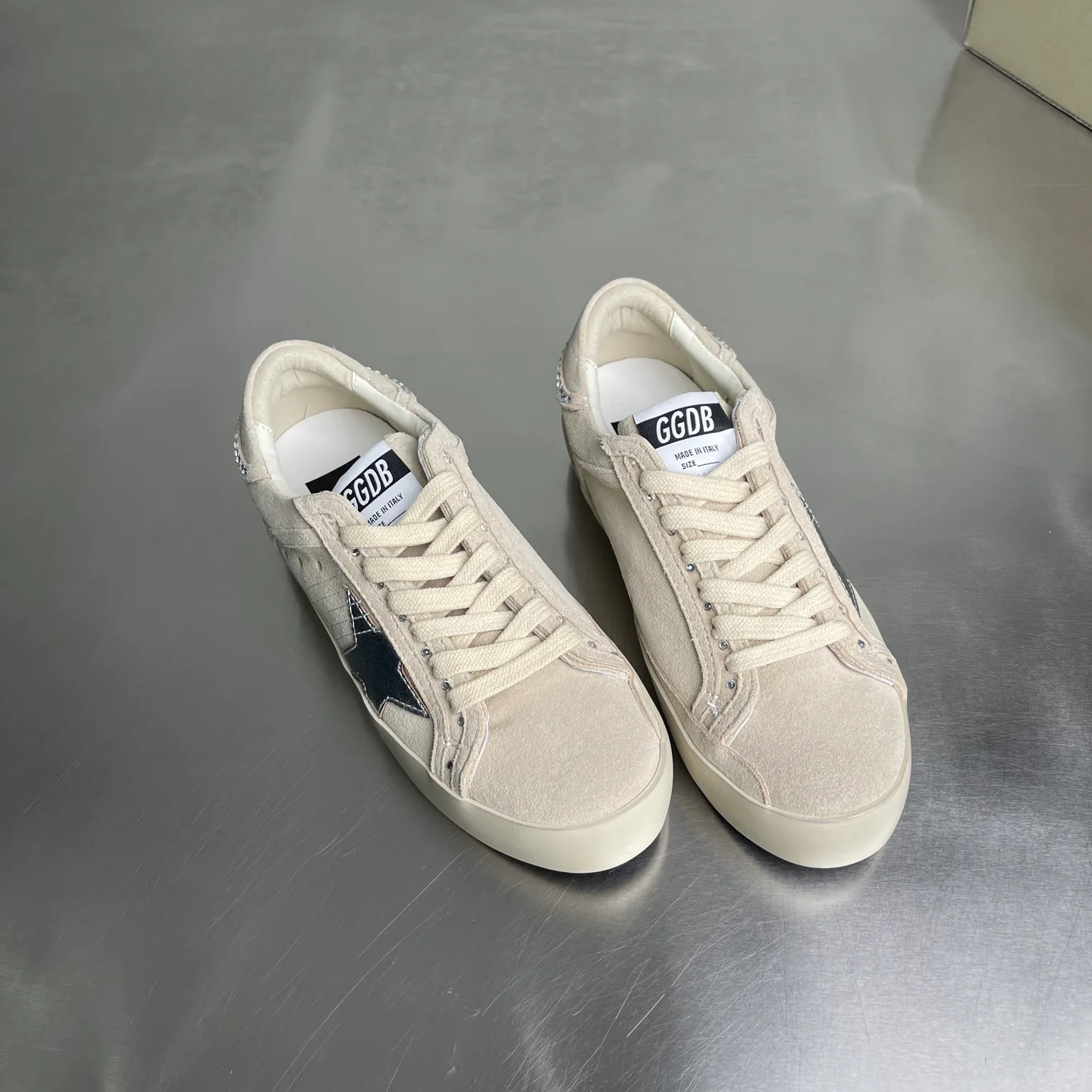 Women's Sneakers GOLDEN GOOSE 17214167