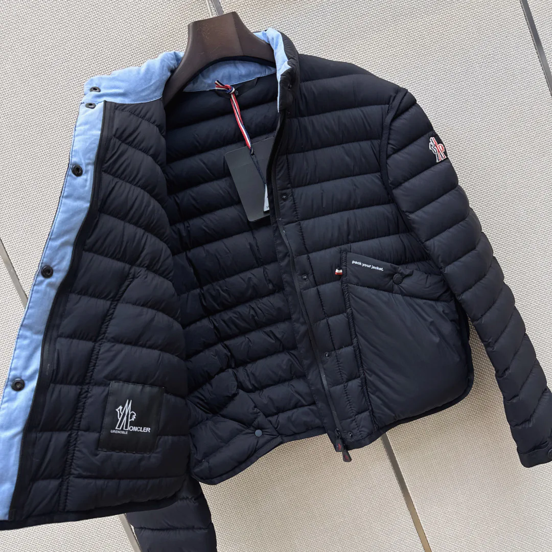 Women's Jackets And Down Jackets MONCLER 17899282