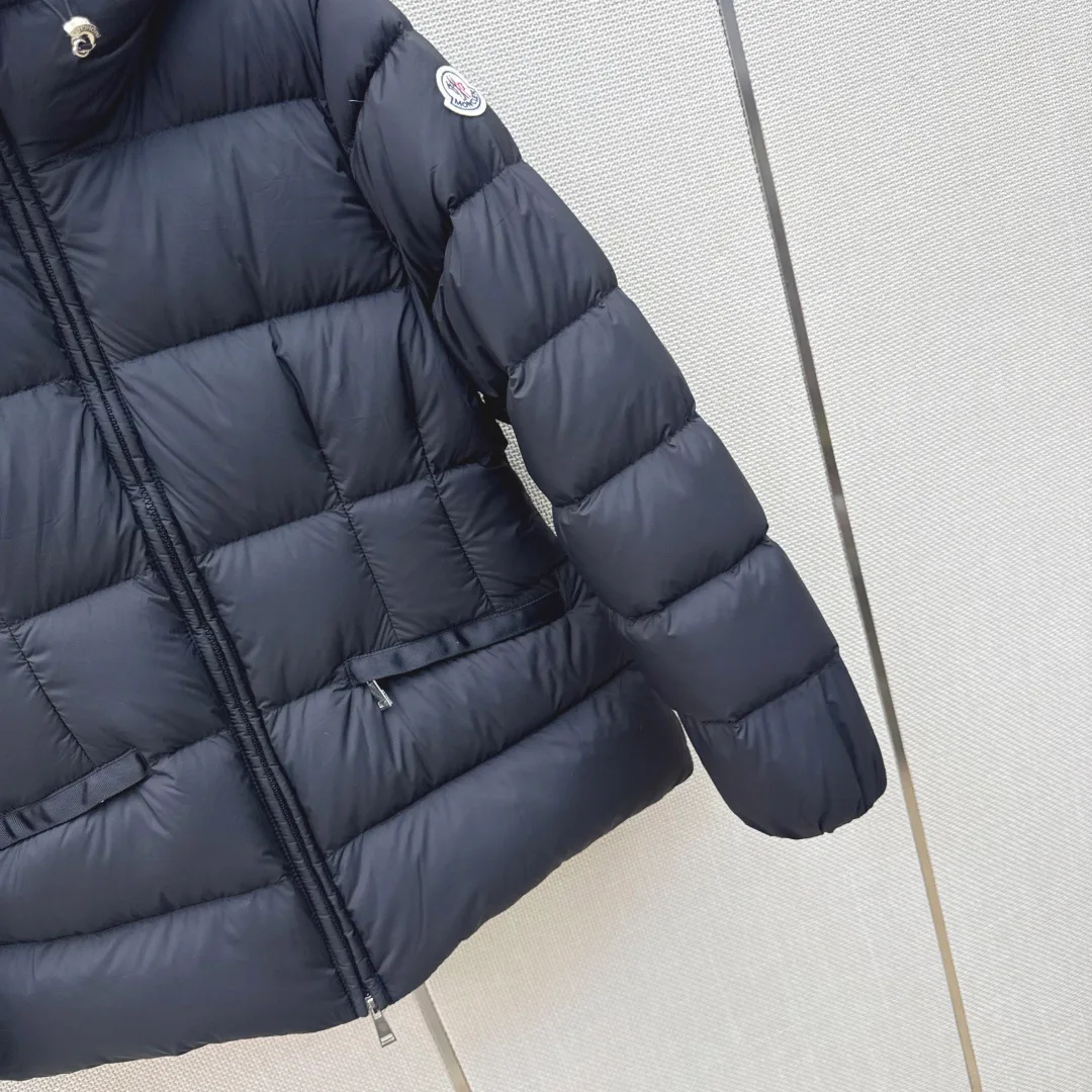 Women's Jackets And Down Jackets MONCLER 18225561