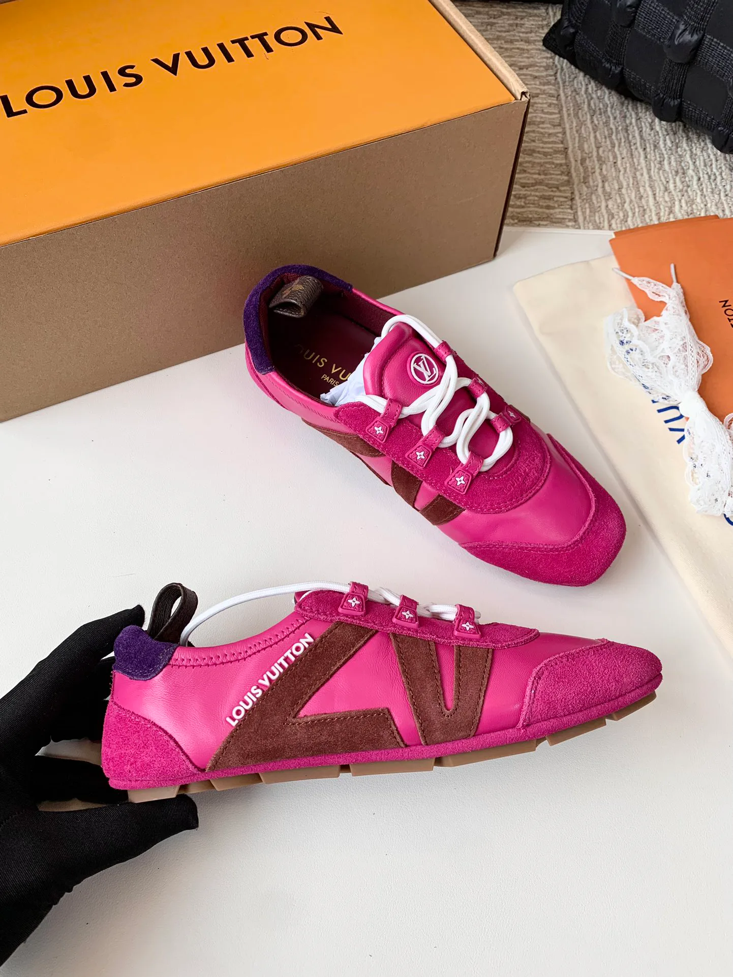 Women's Sneakers LOUIS VUITTON 17753810