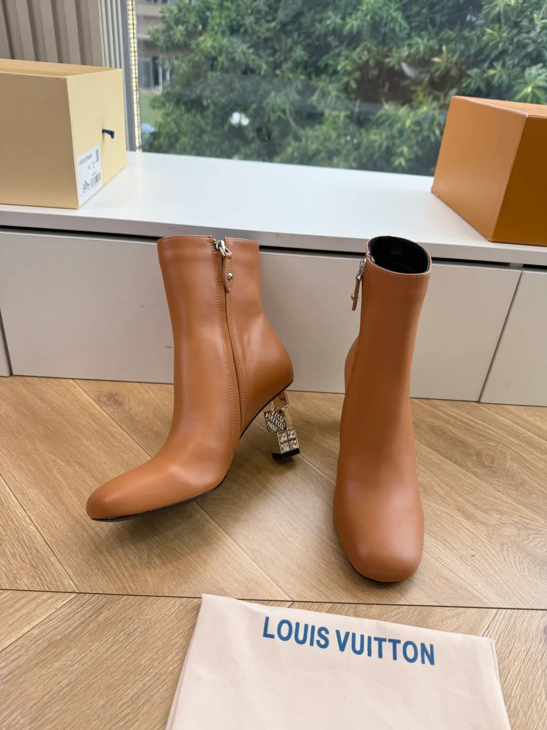 Women's Booties LOUIS VUITTON 17940266