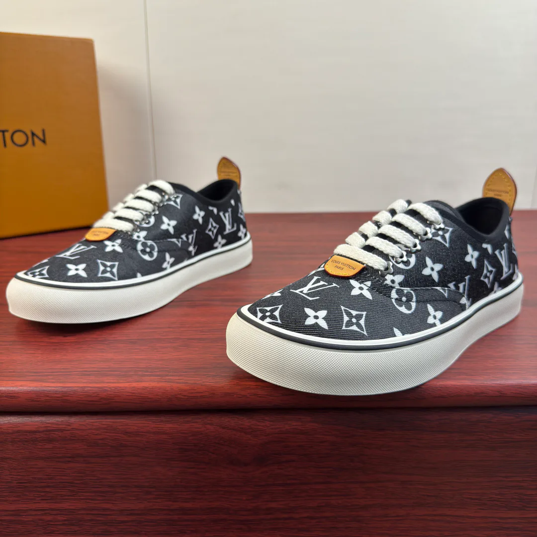 Women's Sneakers LOUIS VUITTON 18100540