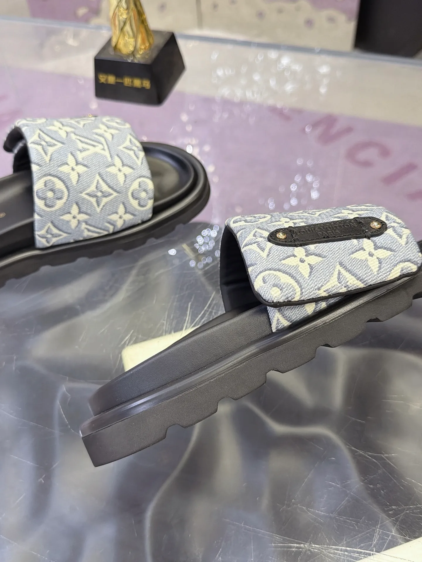 Women's Flip-Flops LOUIS VUITTON 17740581