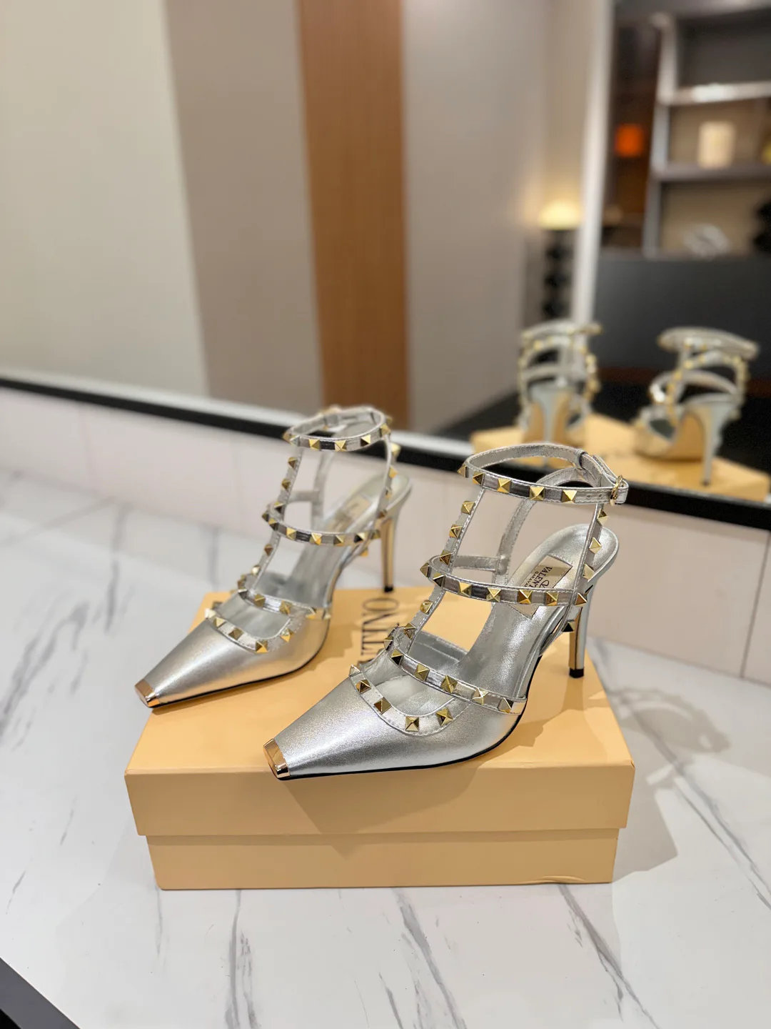 Women's Open-Toe Sandals VALENTINO 17366652