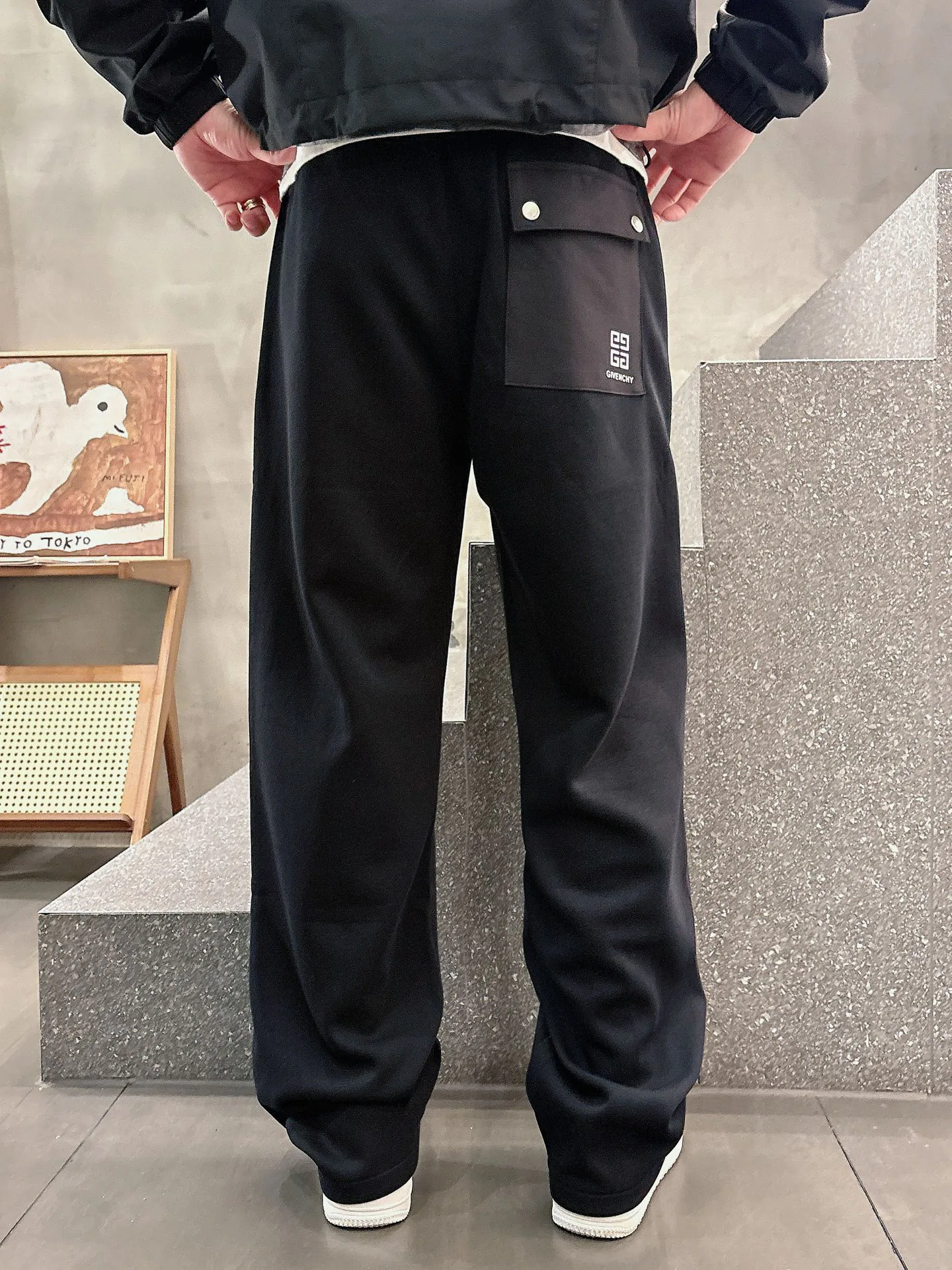 Men's Trousers GIVENCHY 18340448