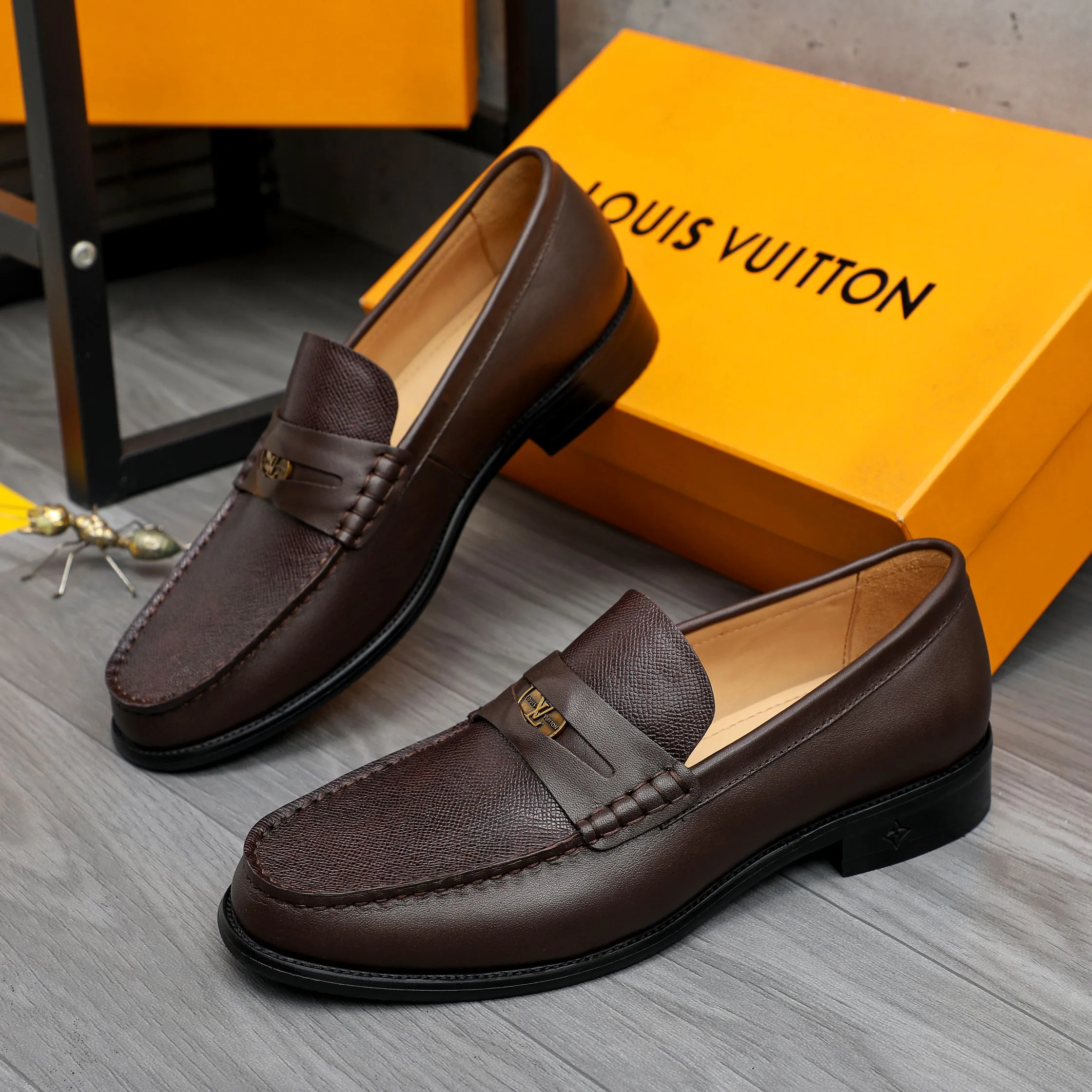 Men's Loafers And Dress Shoes LOUIS VUITTON 17812321