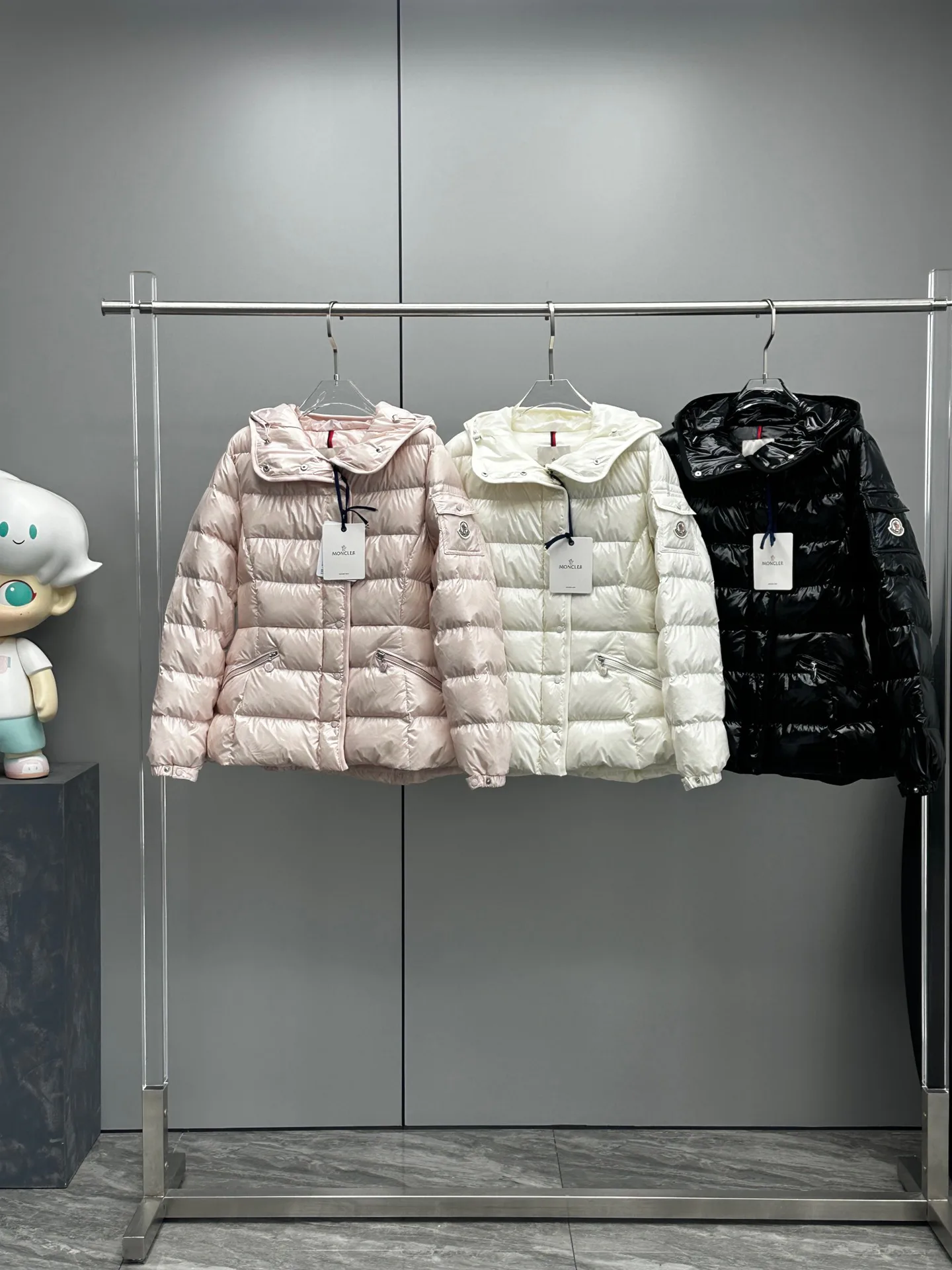 Women's Jackets And Down Jackets MONCLER 17913960