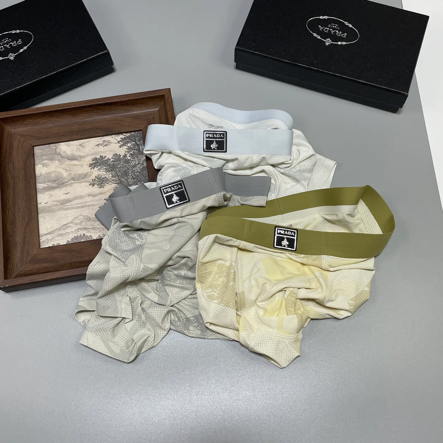 Men's Shorts PRADA 18097527
