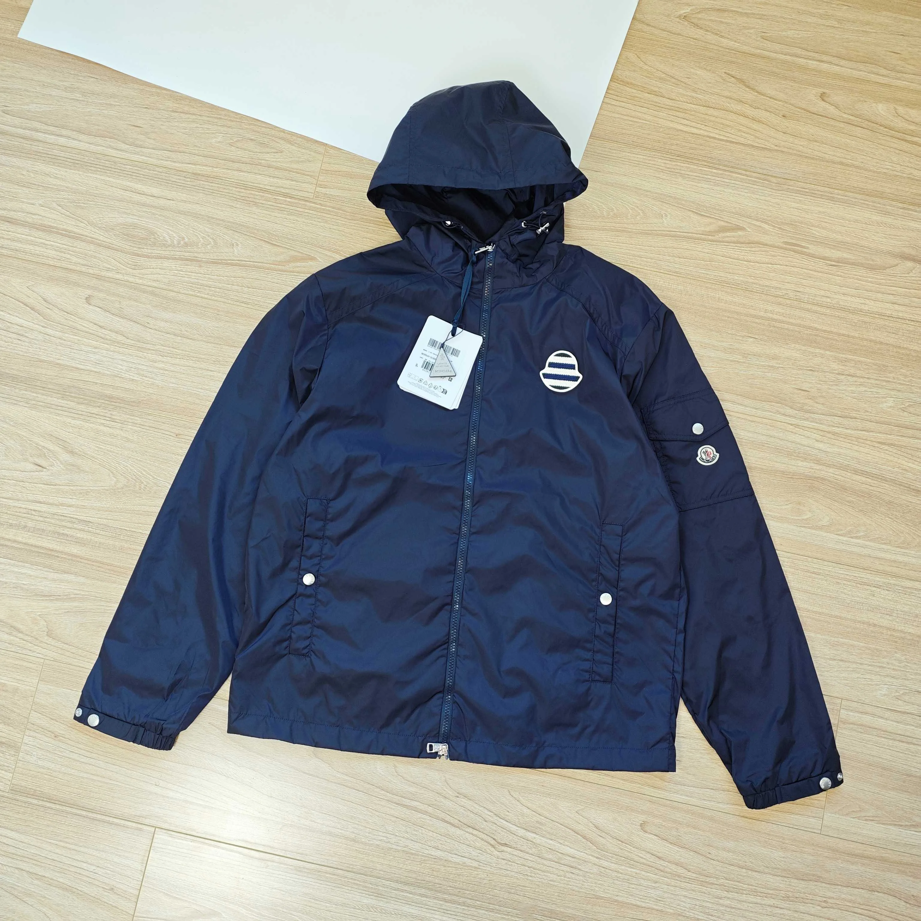 Women's Jackets And Down Jackets MONCLER 18052154