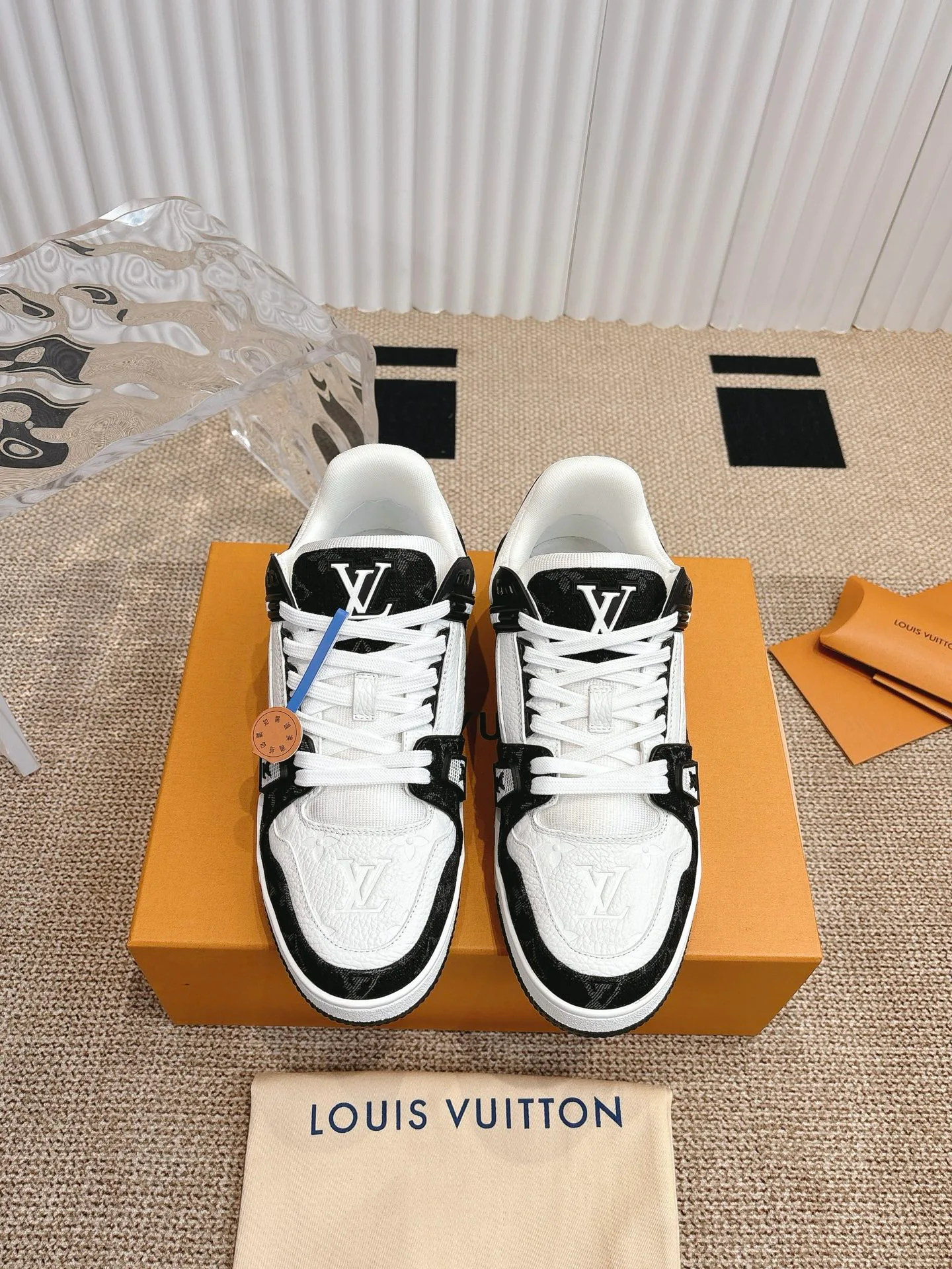 Women's Sneakers LOUIS VUITTON 18324778