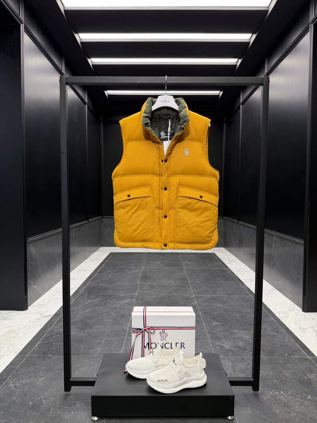 Men's Vests MONCLER 18416849