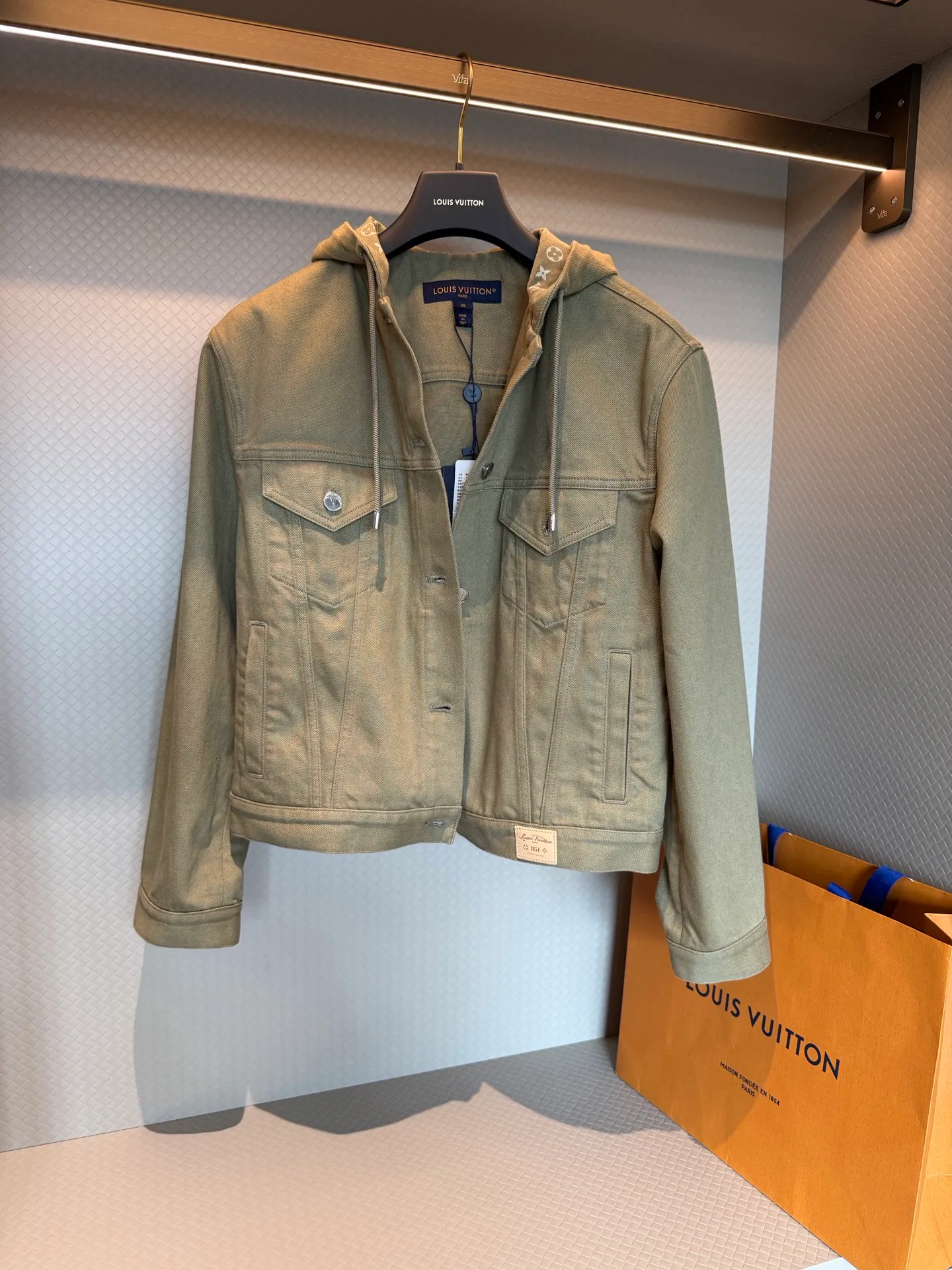 Women's Jackets And Down Jackets LOUIS VUITTON 17094451