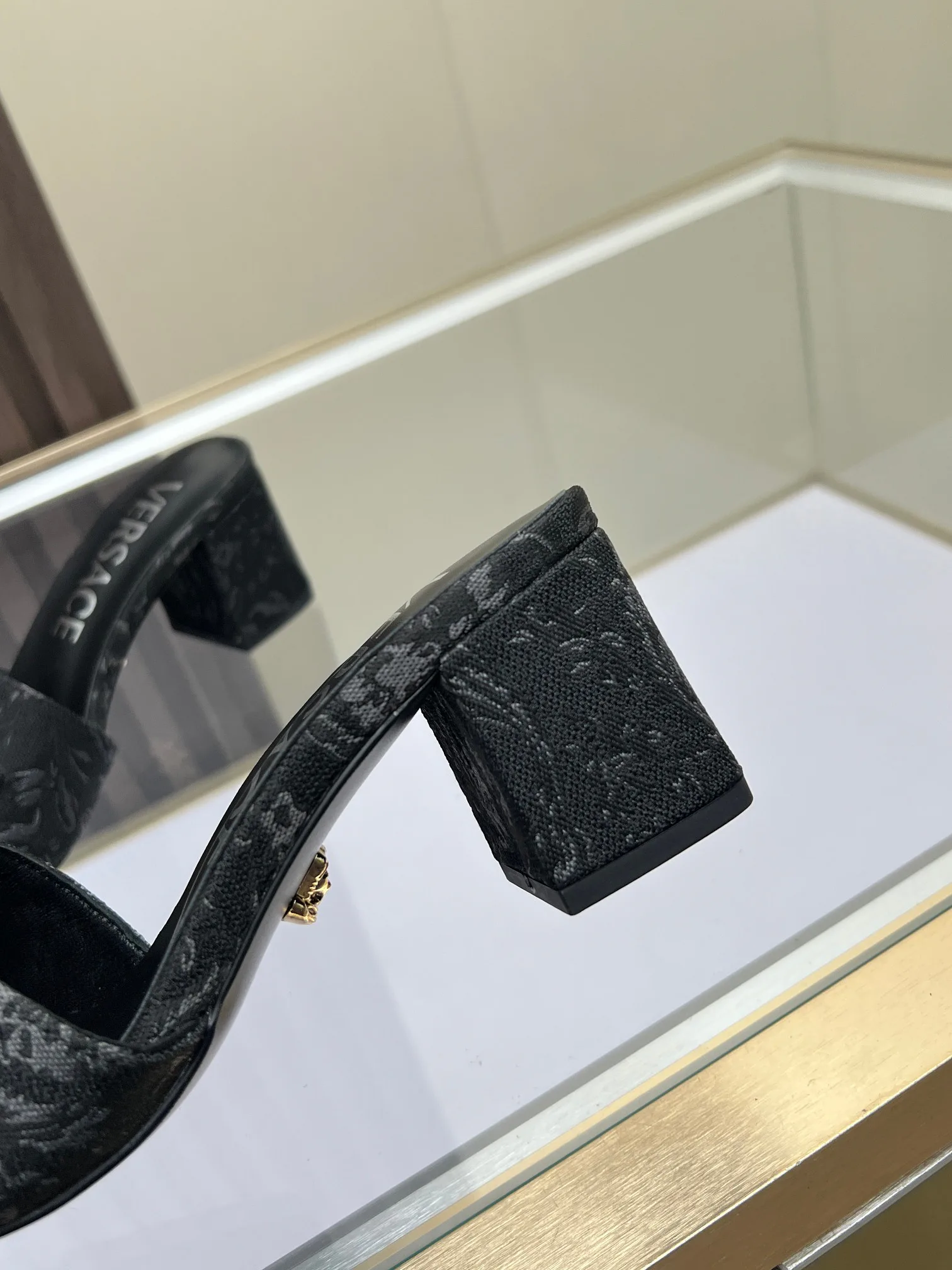 Women's Open-Toe Sandals VERSACE 18198224