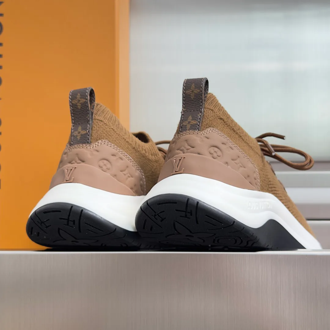 Women's Sneakers LOUIS VUITTON 17950534
