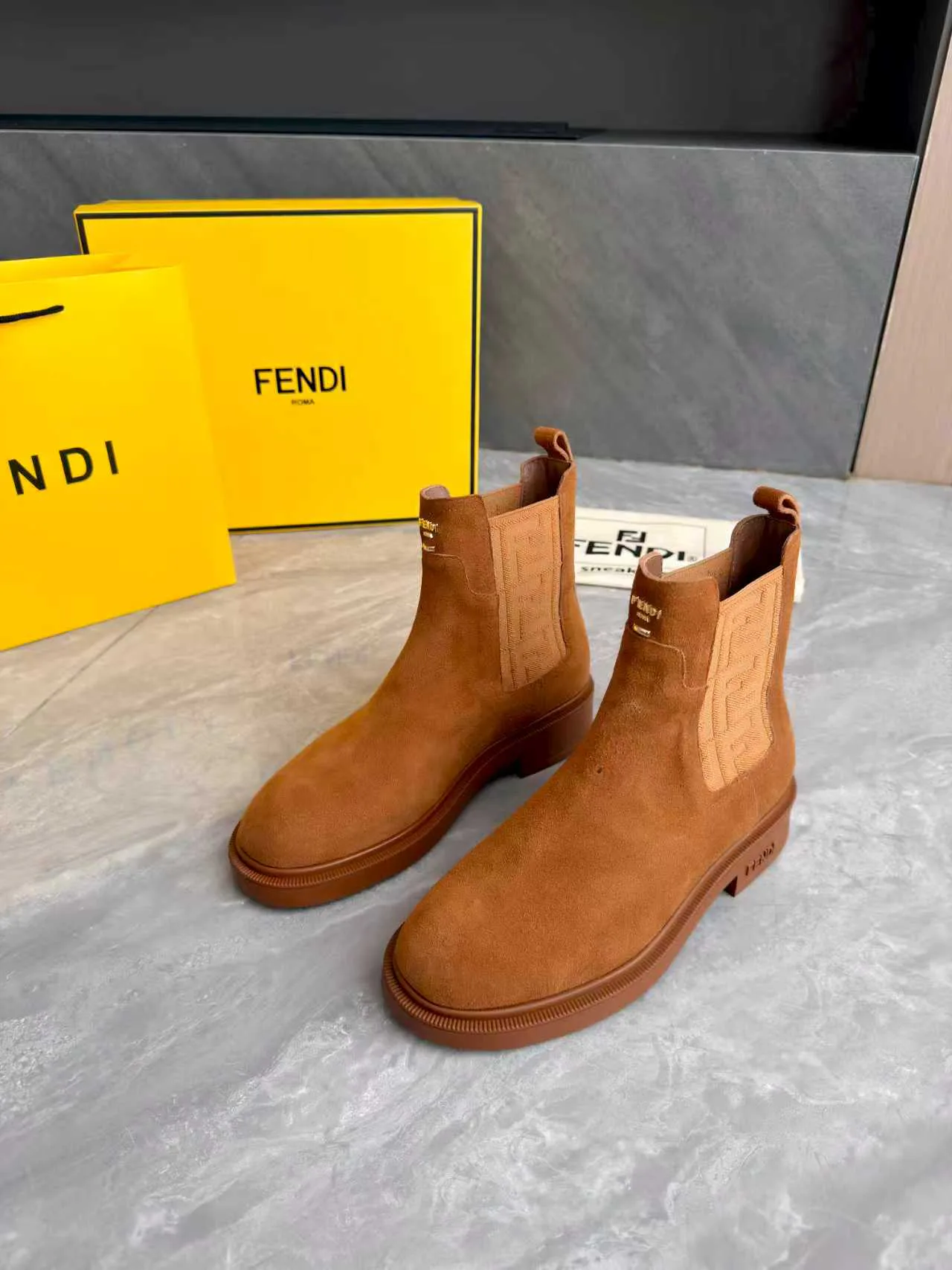 Women's Ankle Boots FENDI 18104331