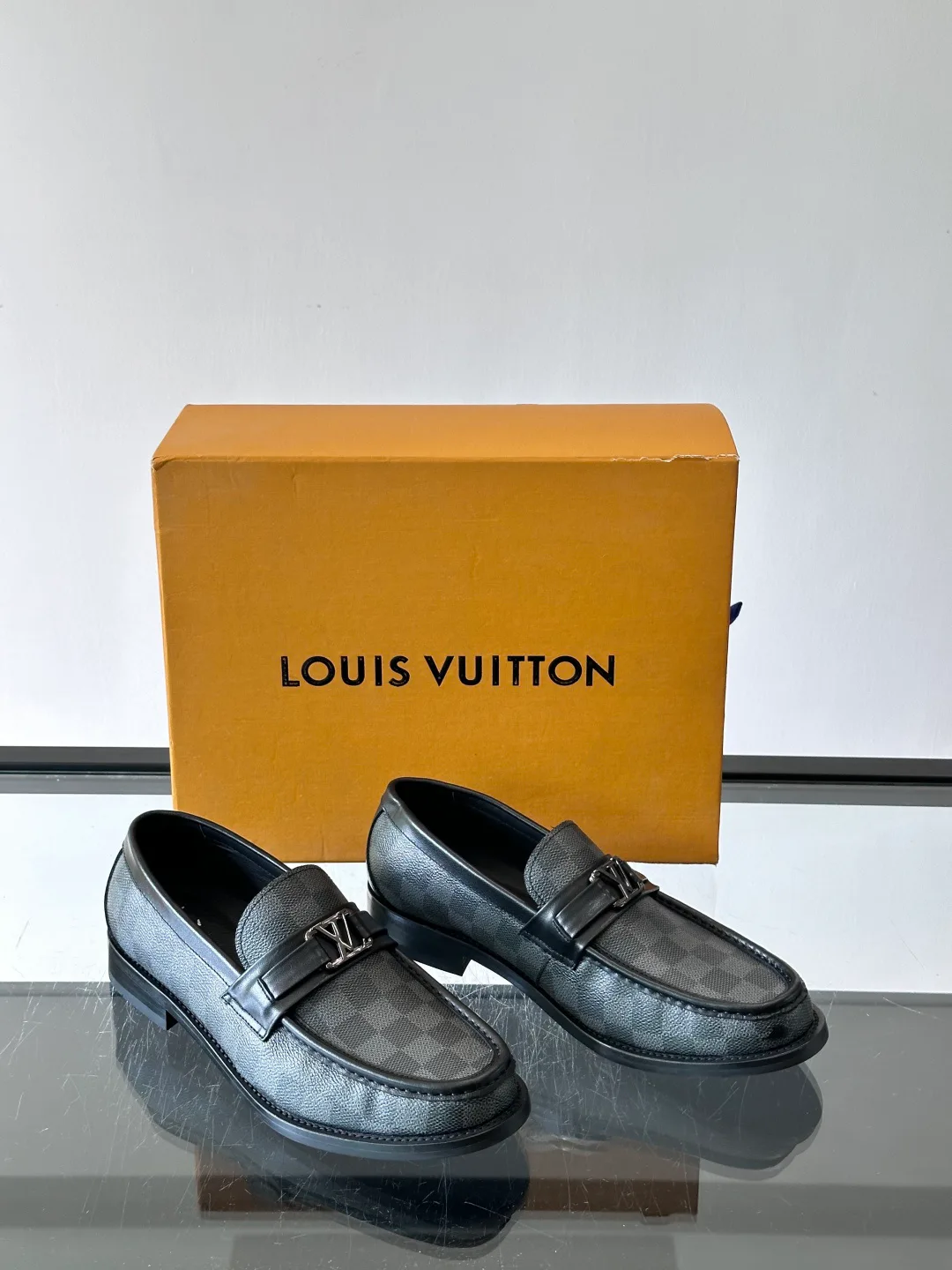 Men's Loafers And Dress Shoes LOUIS VUITTON 18169705