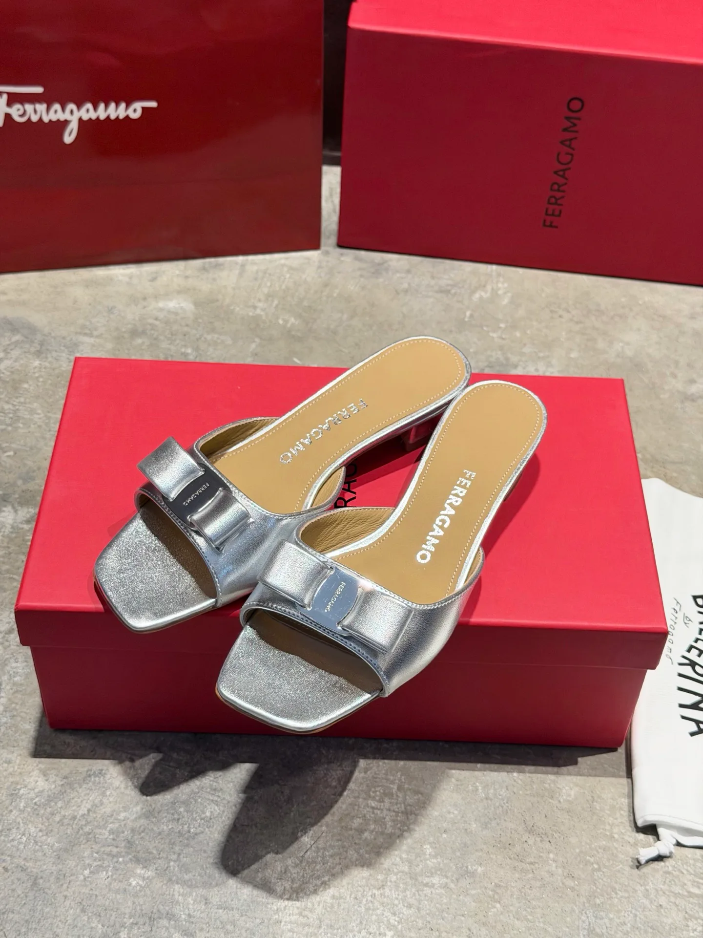 Women's Open-Toe Sandals SALVATORE FERRAGAMO 17642572