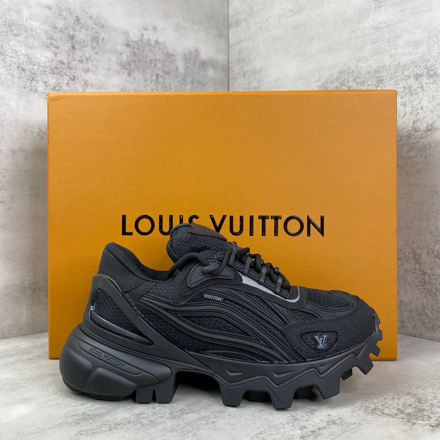Women's Sneakers LOUIS VUITTON 18039583