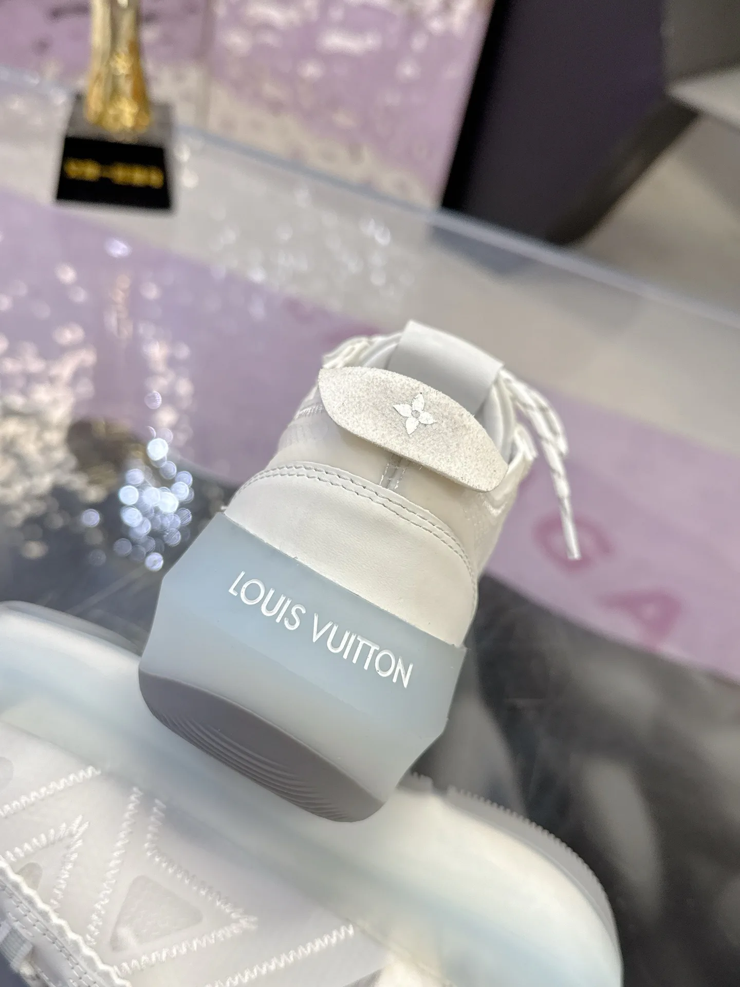Women's Sneakers LOUIS VUITTON 17368529