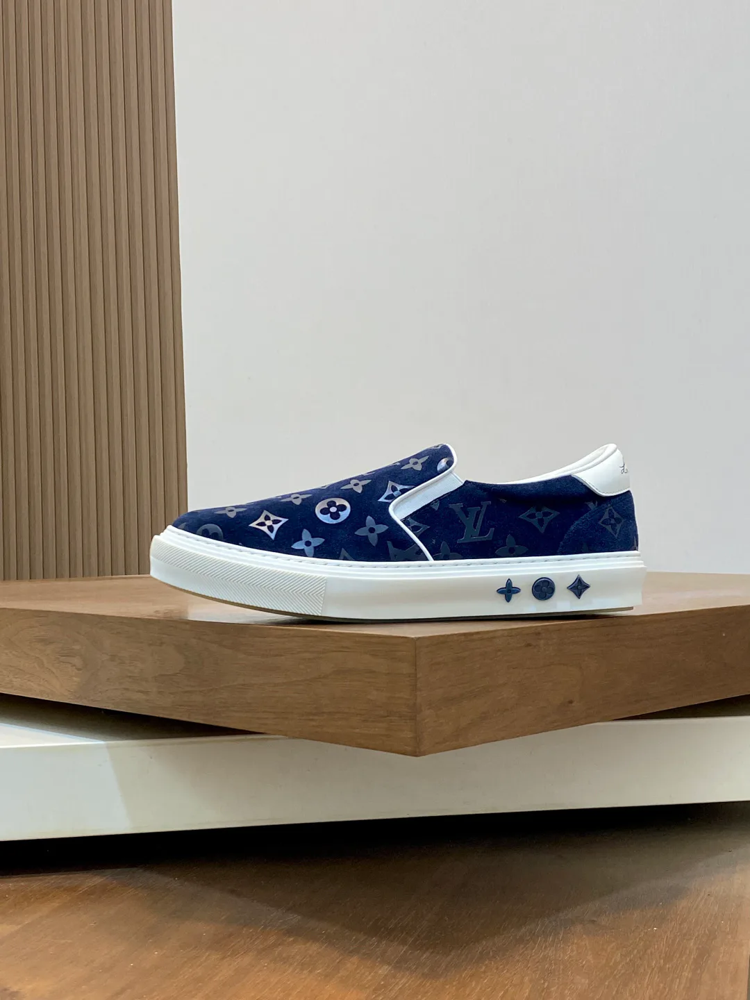 Men's Sneakers LOUIS VUITTON 17934202