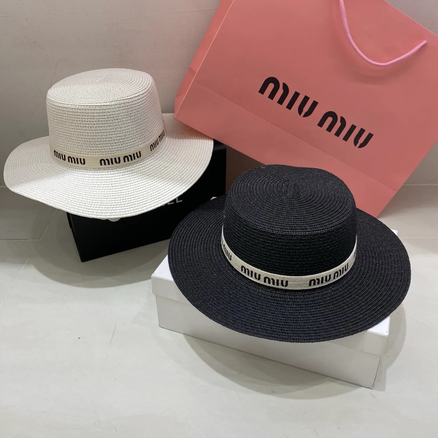 Hats MIU MIU 17498298