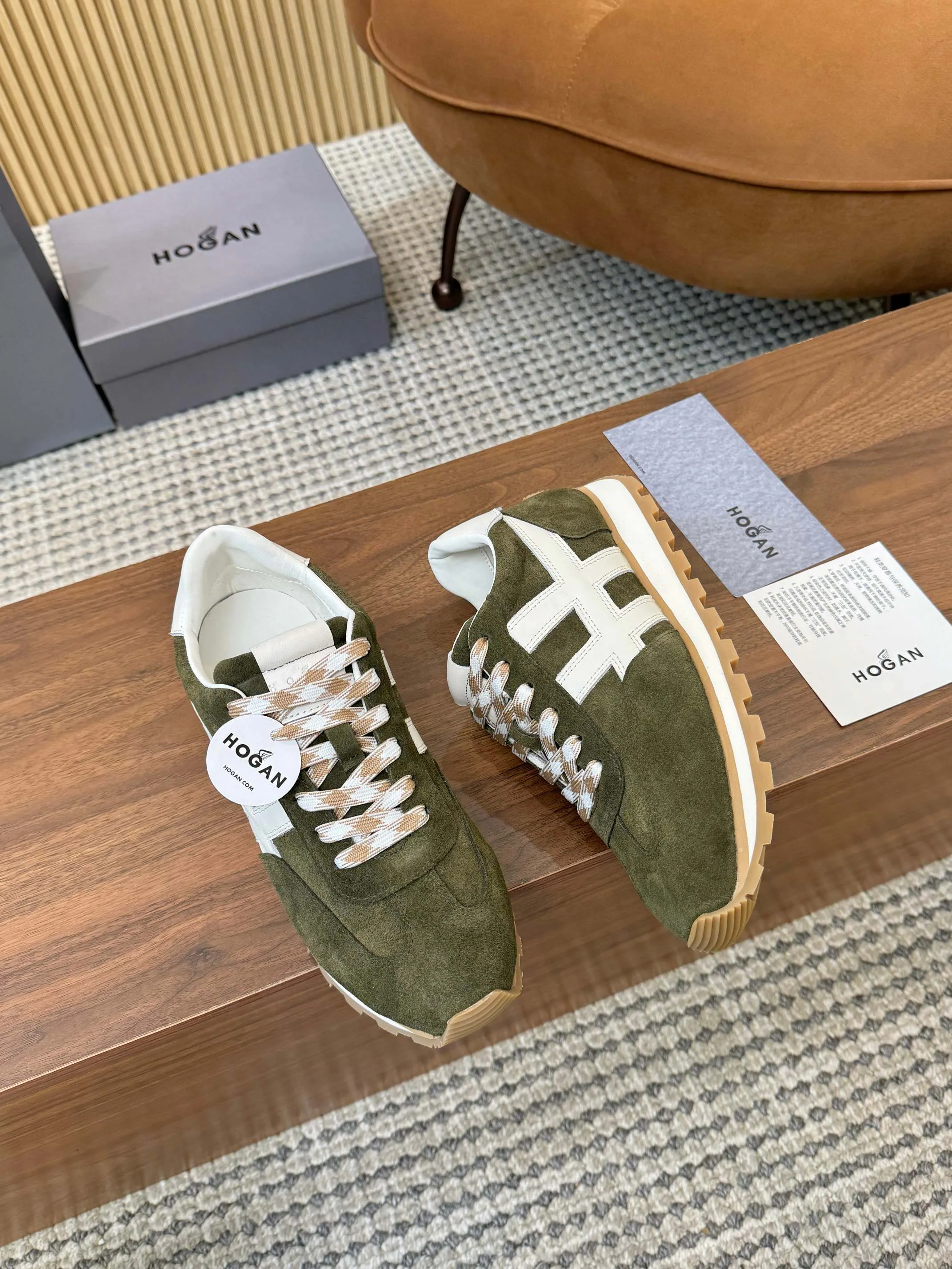 Women's Sneakers HOGAN 17827640
