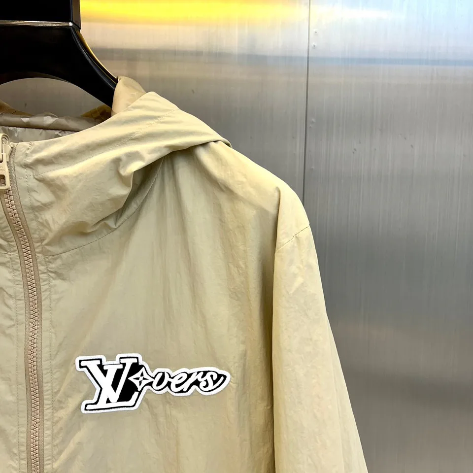 Women's Jackets And Down Jackets LOUIS VUITTON 18416821