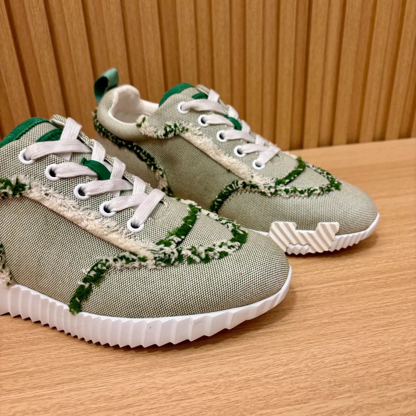 Women's Sneakers LOUIS VUITTON 18387023