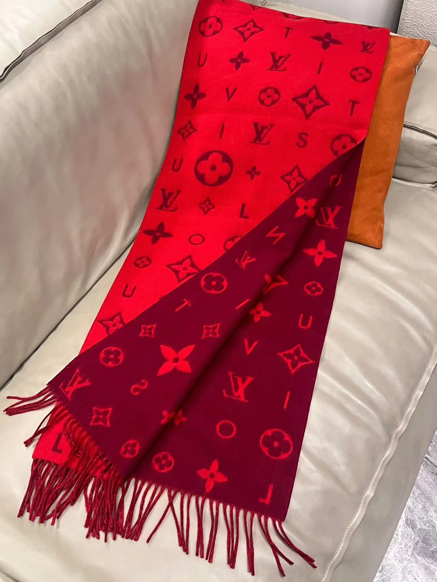 Scarves LOUIS VUITTON 18426916