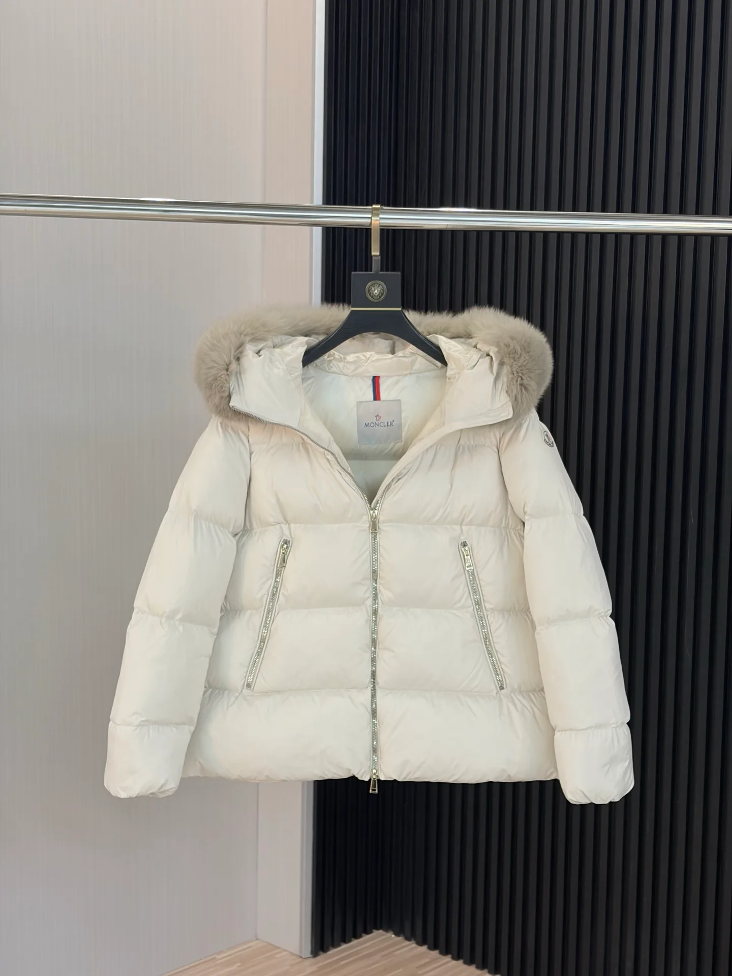 Women's Jackets And Down Jackets MONCLER 18188672